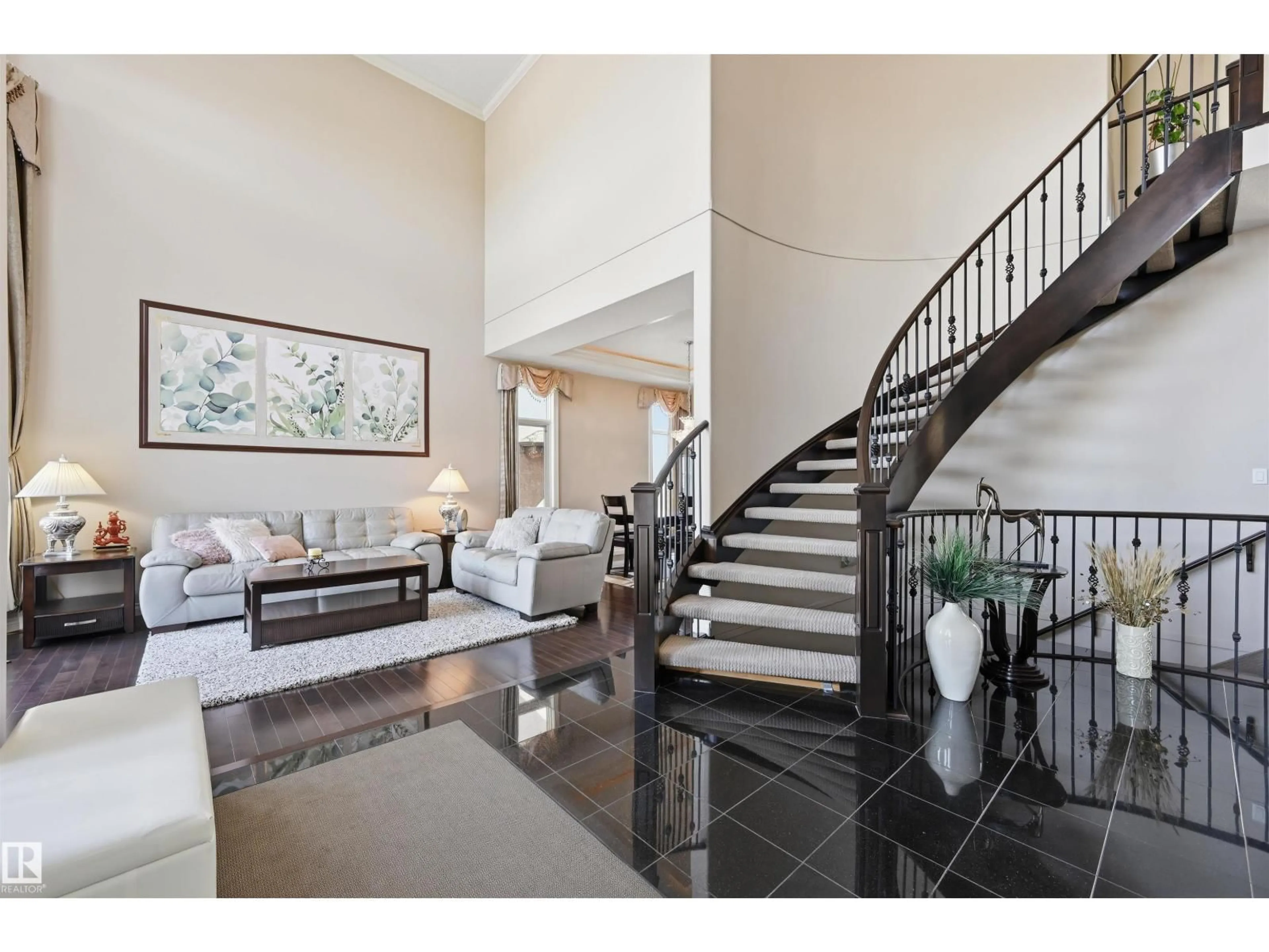 Indoor foyer for 831 HOLLANDS LANDING LD, Edmonton Alberta T6R3S9