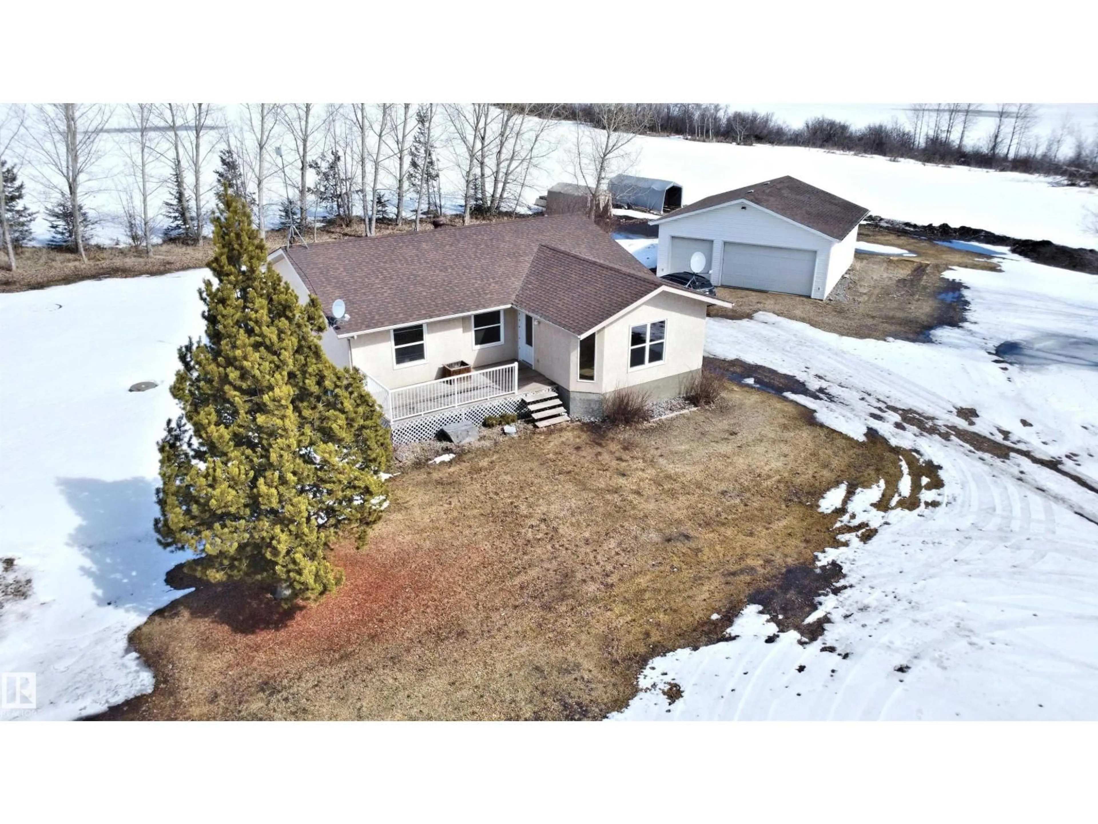 A pic from outside/outdoor area/front of a property/back of a property/a pic from drone, building for 26416 TWP ROAD 544, Rural Sturgeon County Alberta T8T1N6