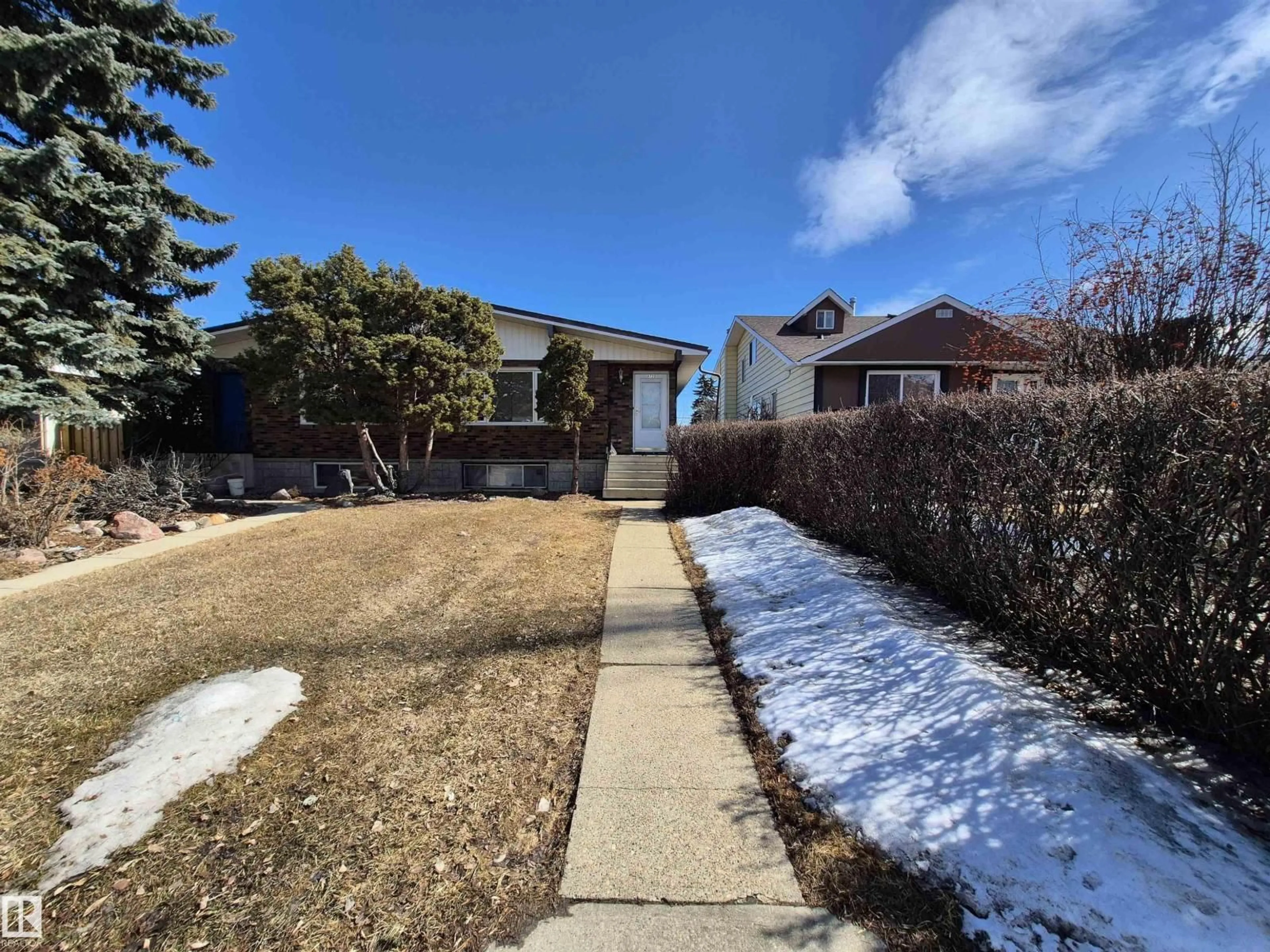 A pic from outside/outdoor area/front of a property/back of a property/a pic from drone, street for NW - 8725 152 ST, Edmonton Alberta T5R1L9