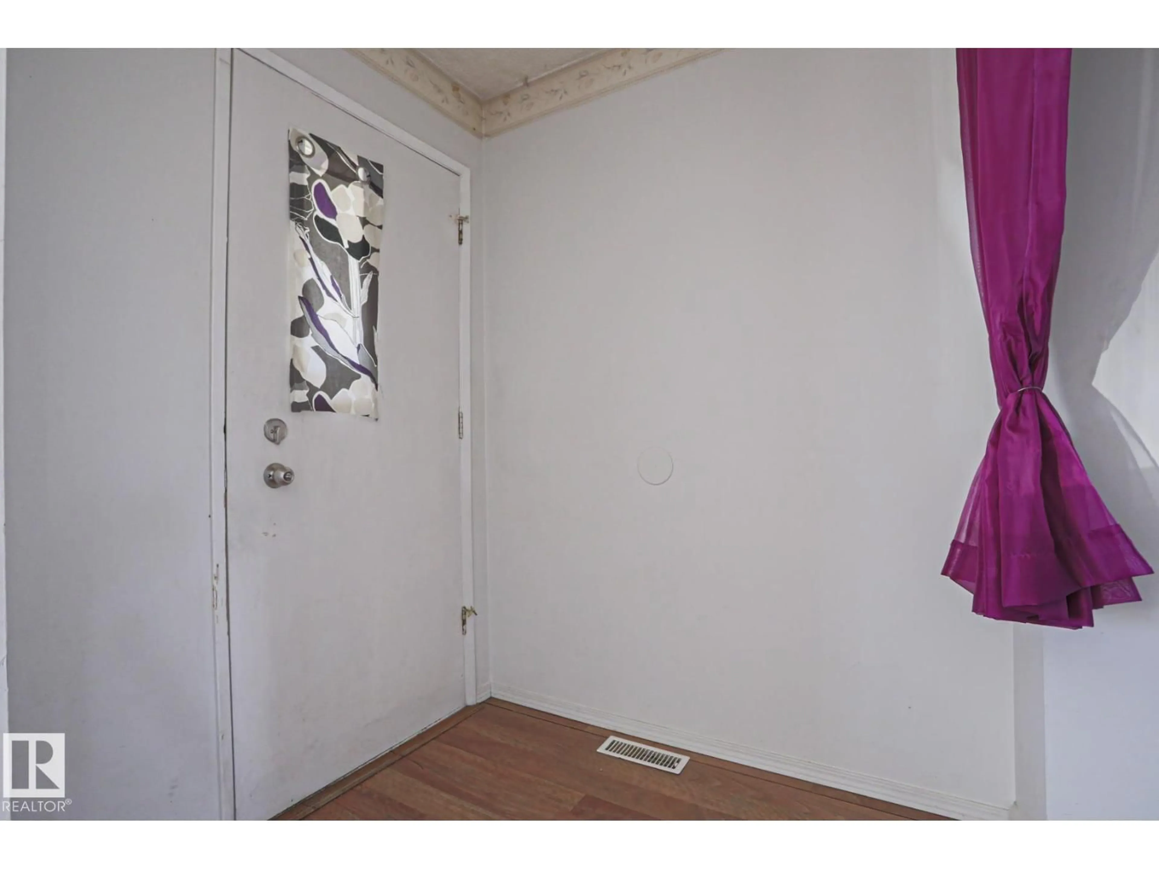 Indoor entryway for 13818 114 ST, Edmonton Alberta T5X4J1