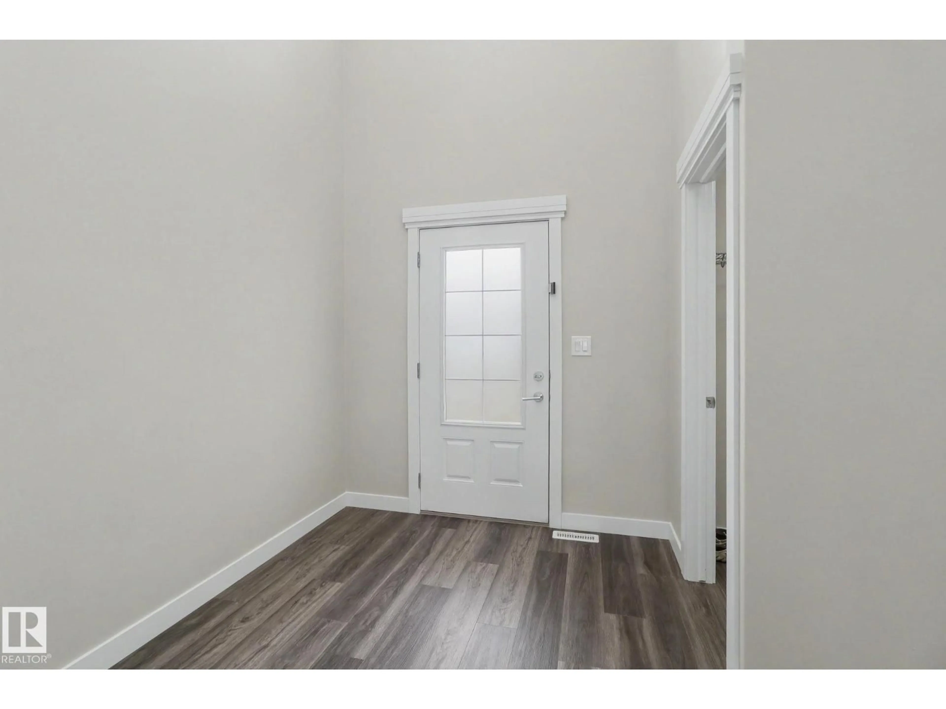 Indoor entryway for 2547 AMERONGEN CR, Edmonton Alberta T6W3C2