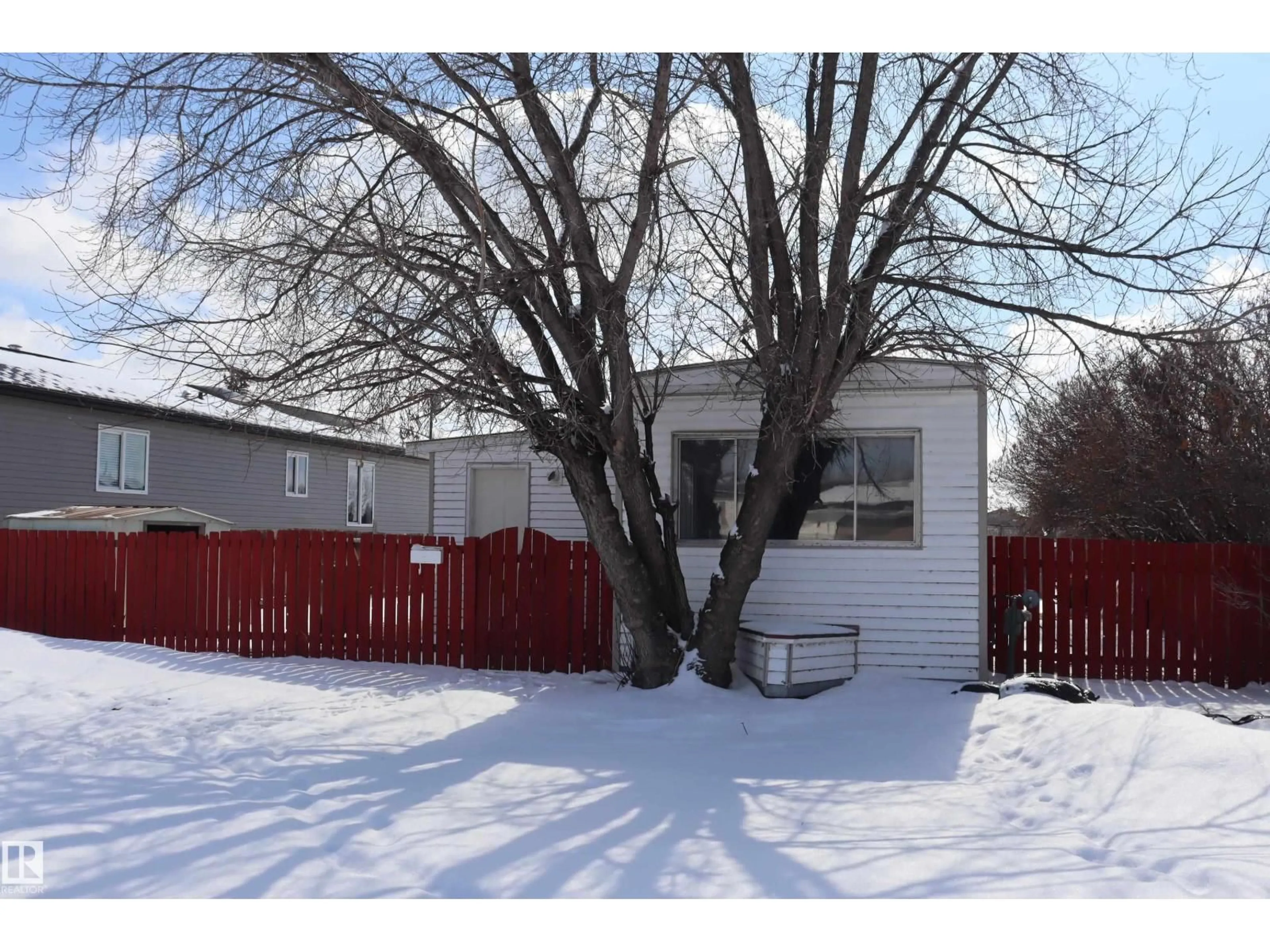 Shed for 5103 64 AVE, Ponoka Alberta T4J1E2