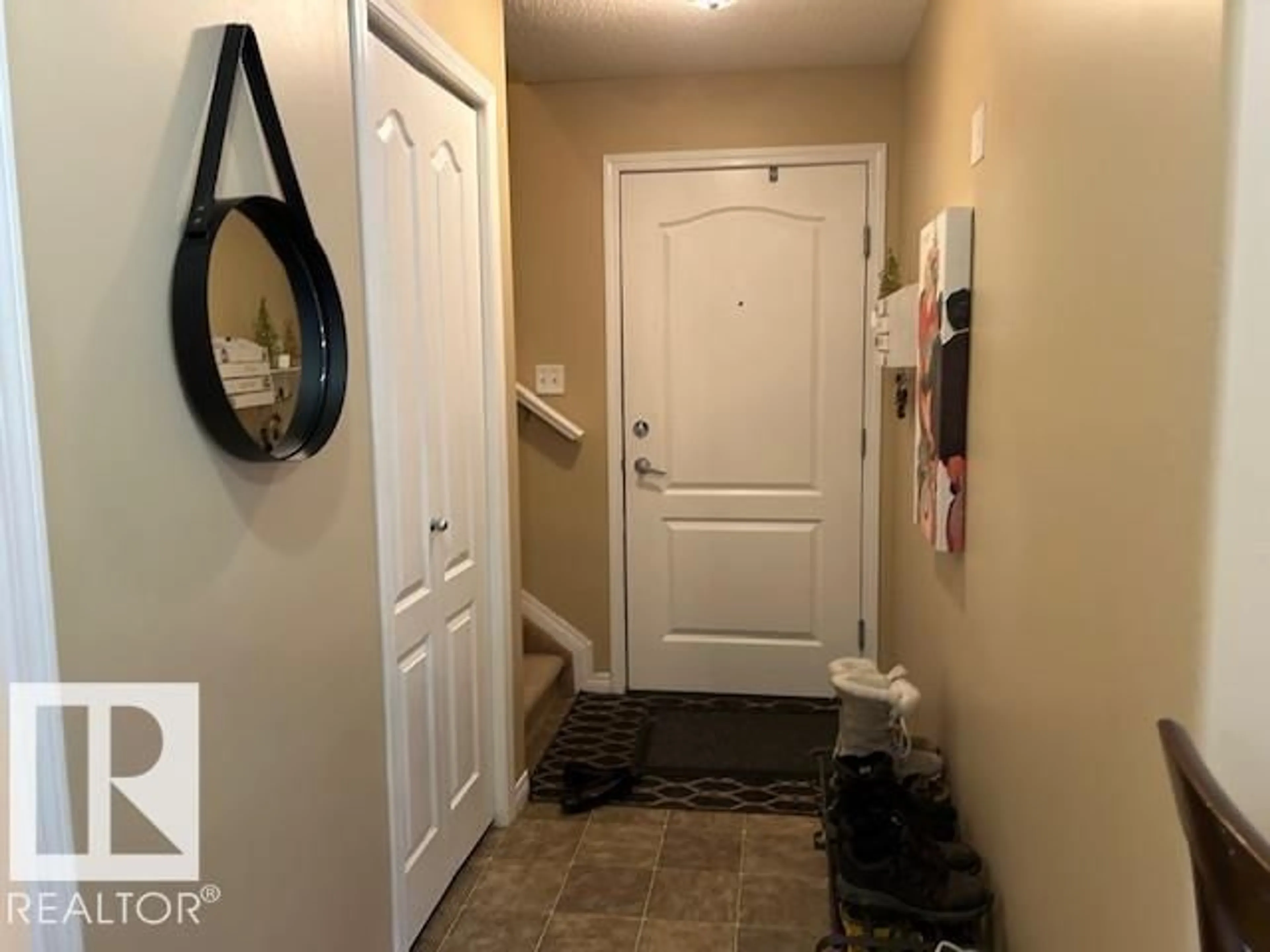 Indoor entryway for #1426 - 1426 CLAREVIEW STATION DR, Edmonton Alberta T5Y0E6