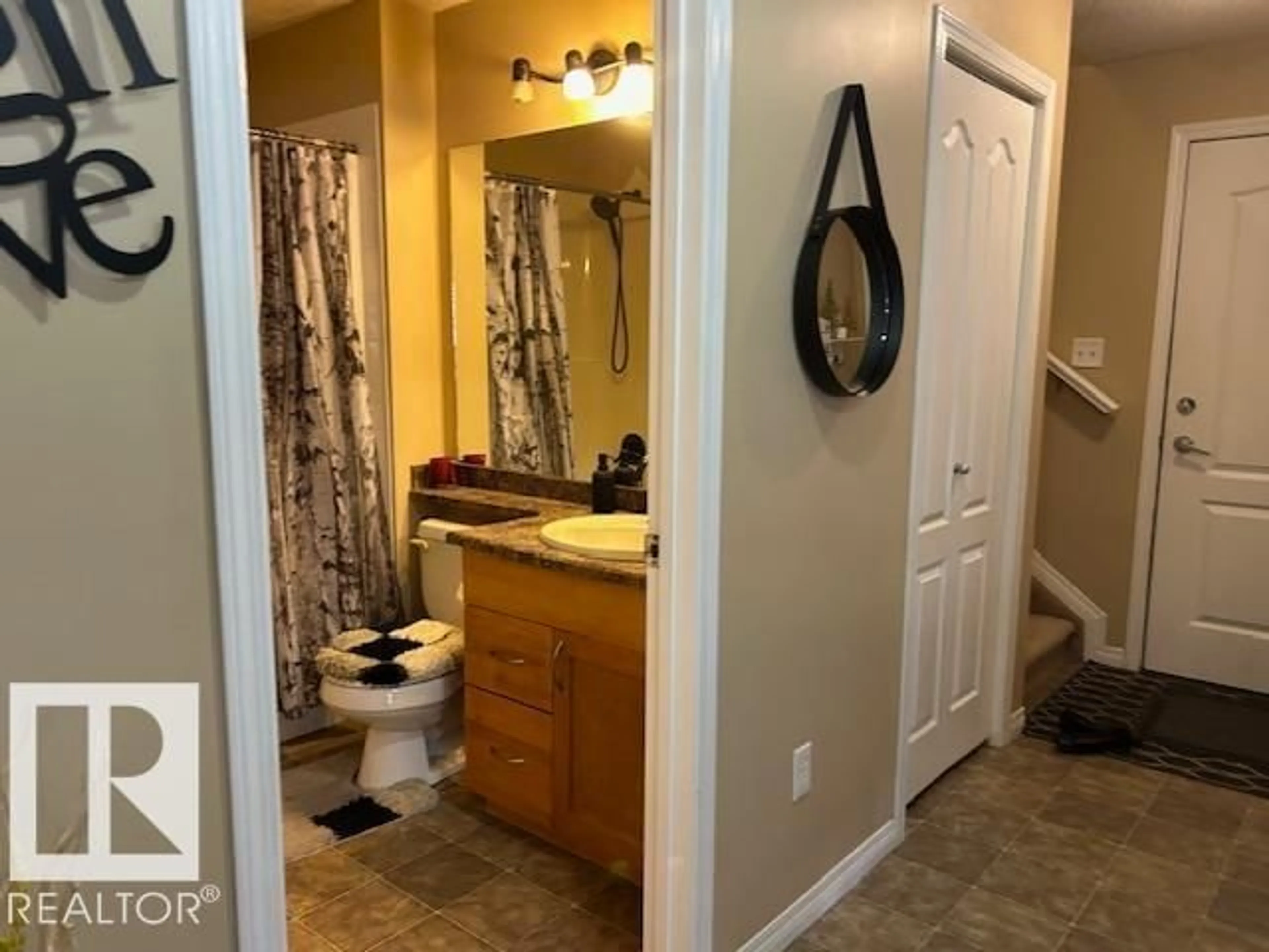 Standard bathroom, unknown for #1426 - 1426 CLAREVIEW STATION DR, Edmonton Alberta T5Y0E6