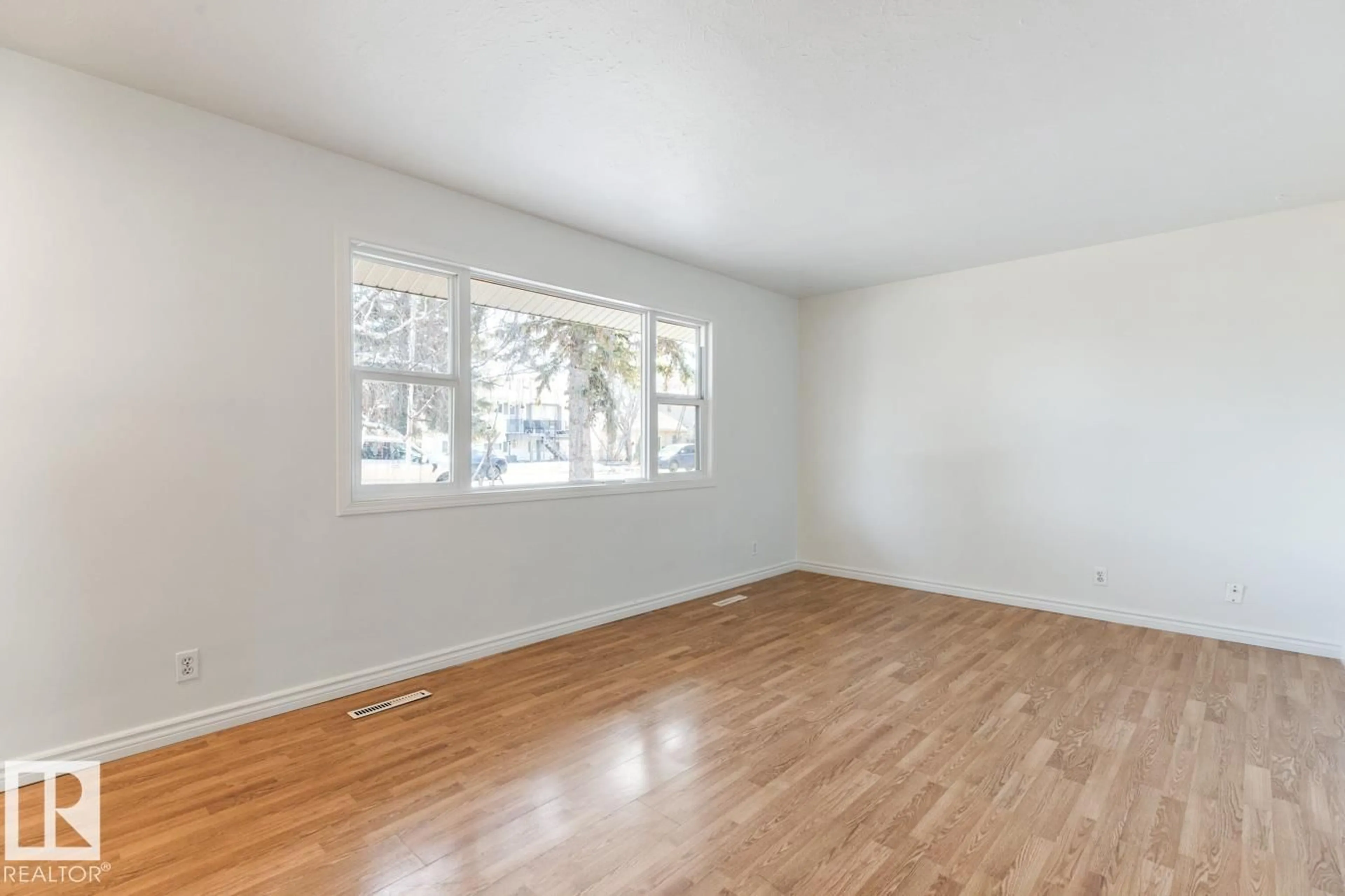 A pic of a room for NW - 13108 133 ST, Edmonton Alberta T5L1T1