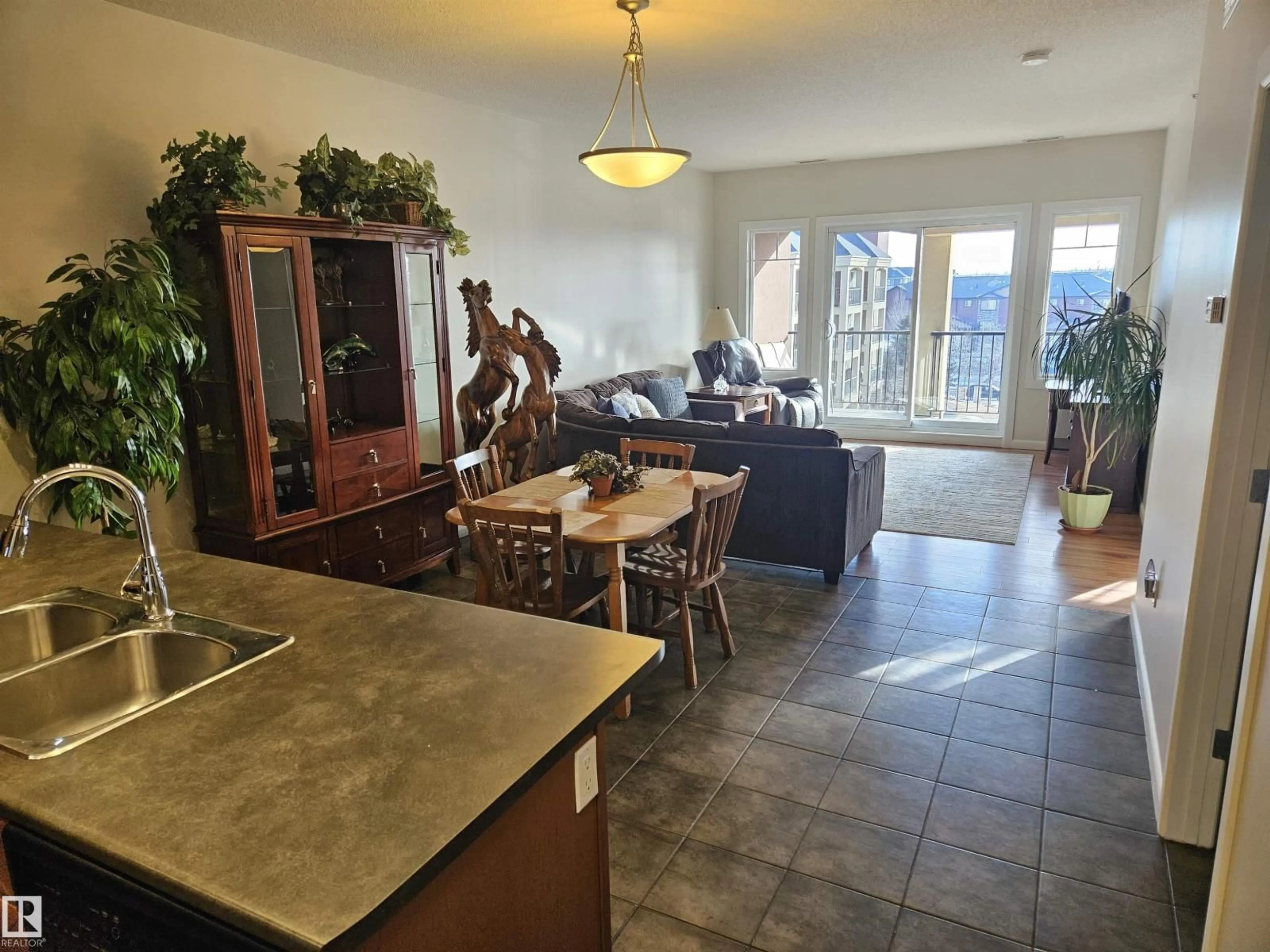 Open concept kitchen, ceramic/tile floor for 300 - 439 PALISADES WY, Sherwood Park Alberta T8H2T9