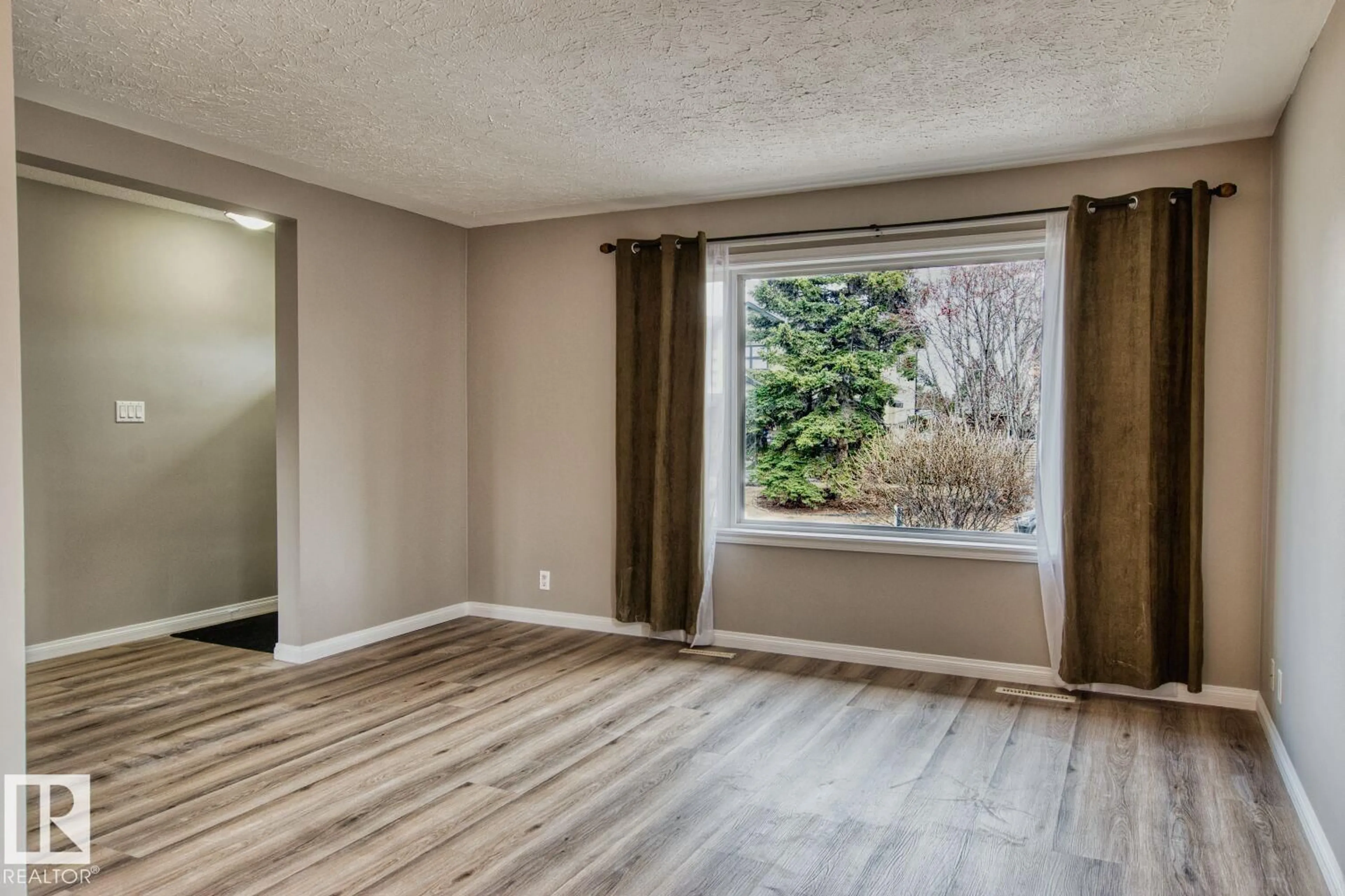 A pic of a room for NW - 8916 148 ST, Edmonton Alberta T5R1A1
