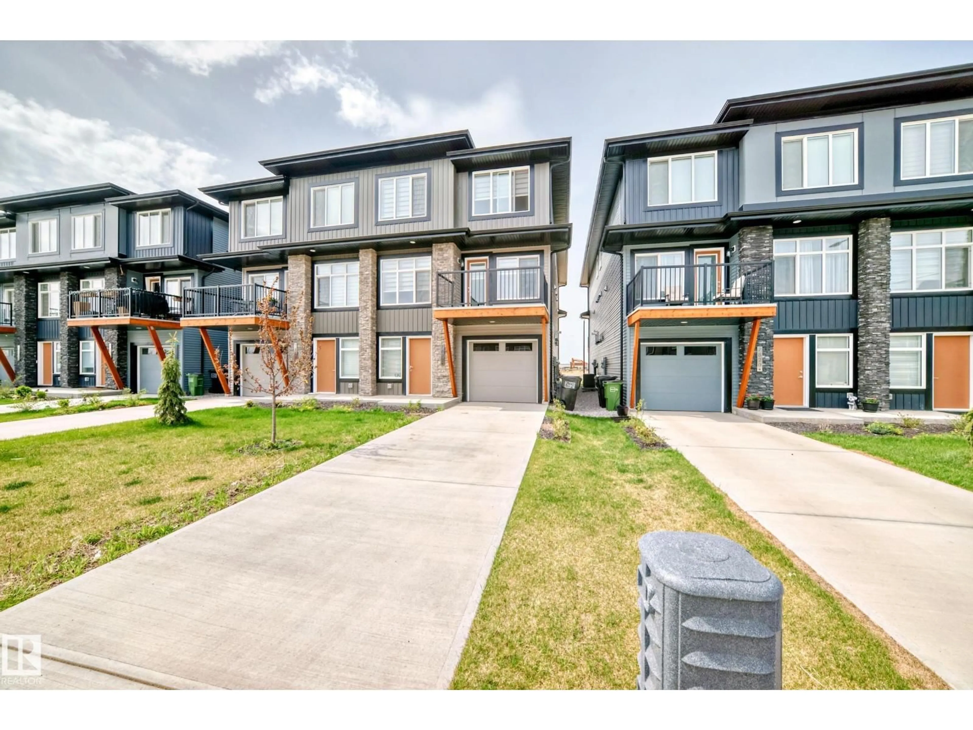 Unknown for 7822 KORULUK LINK, Edmonton Alberta T6W4V1