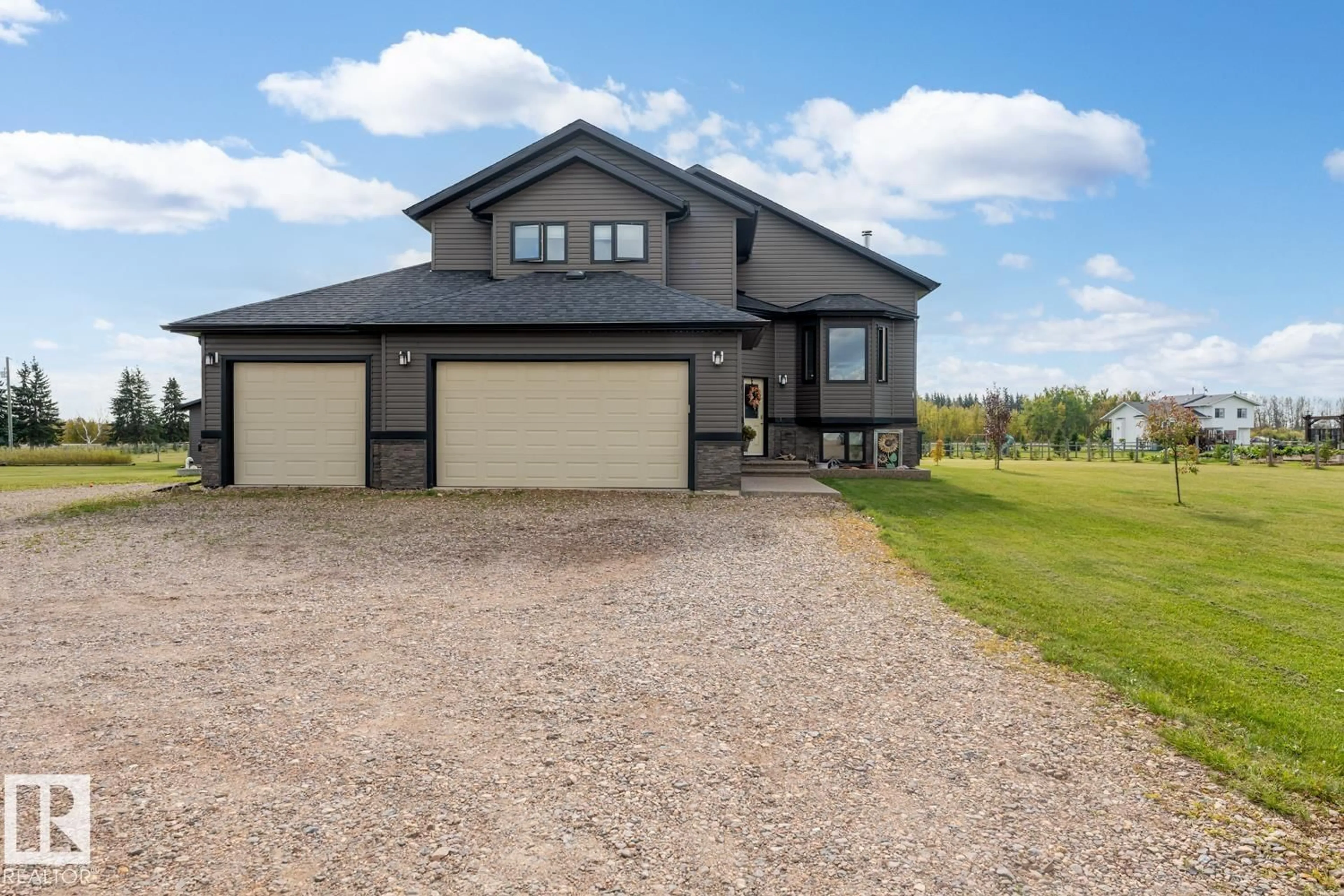 A pic from outside/outdoor area/front of a property/back of a property/a pic from drone, unknown for 107 COUNTRYSIDE ES, Rural Bonnyville M.D. Alberta T9M1P9