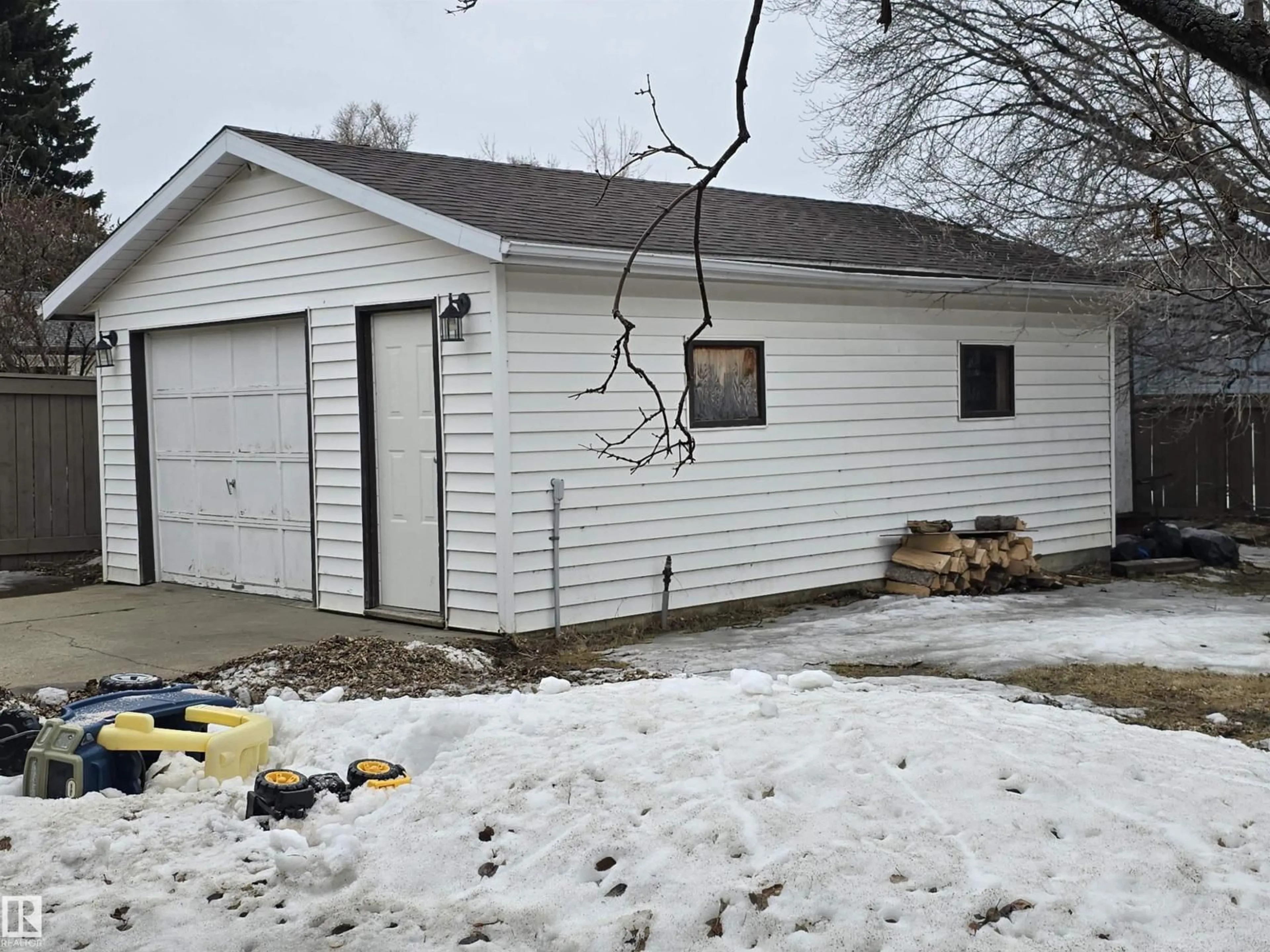 Shed for 9604 98A ST, Morinville Alberta T8R1H1