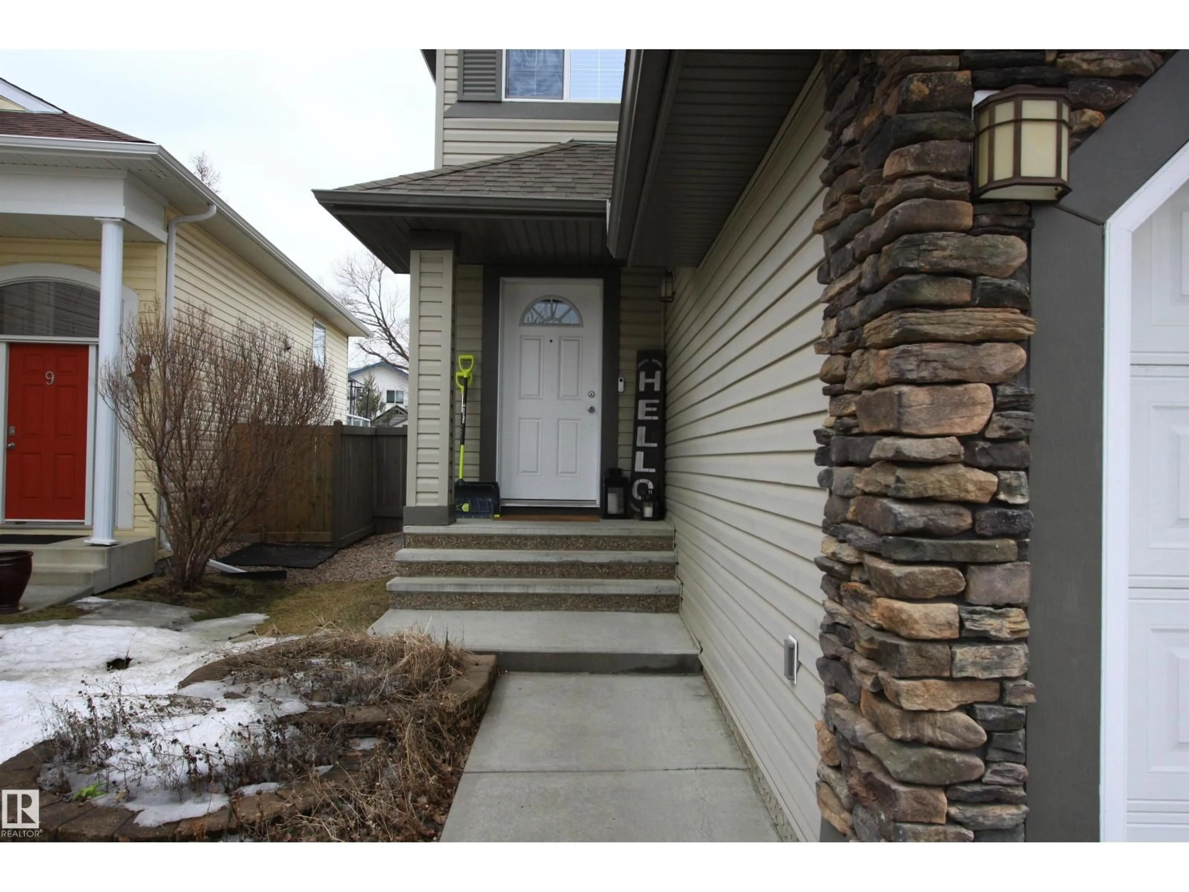Indoor entryway for 7 ASHGROVE, Spruce Grove Alberta T7X4R5