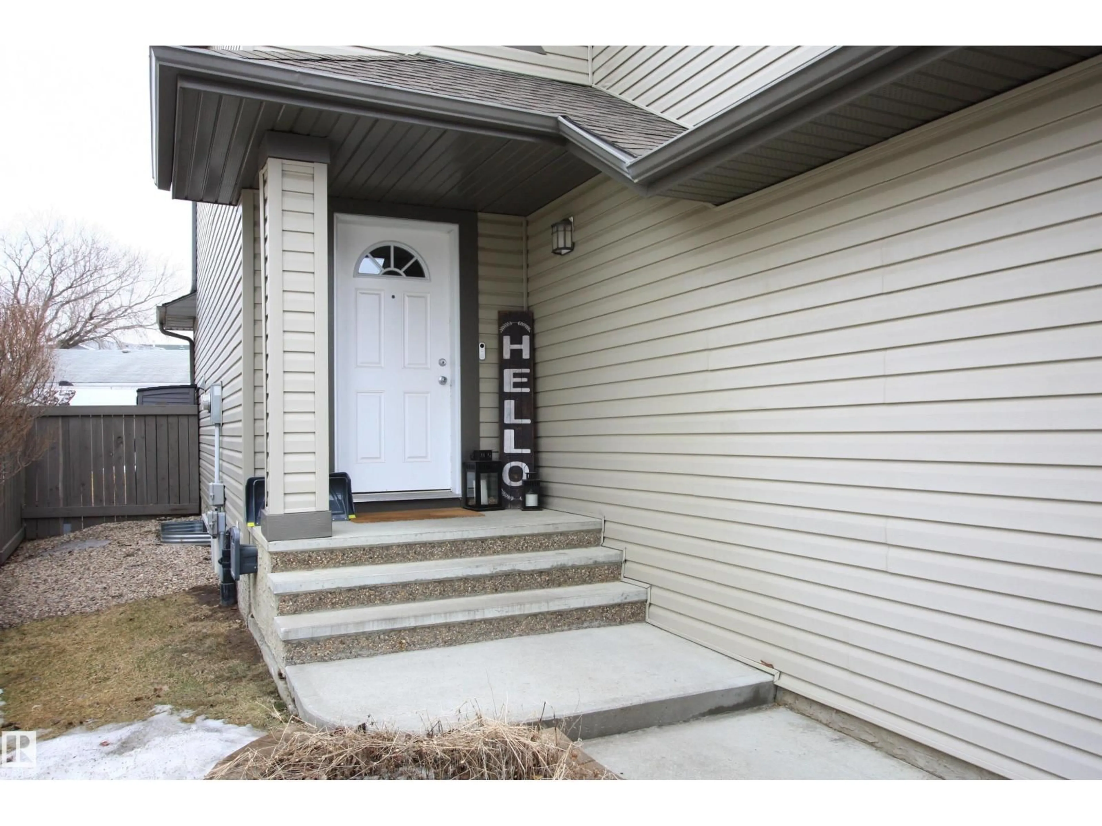 Indoor entryway for 7 ASHGROVE, Spruce Grove Alberta T7X4R5