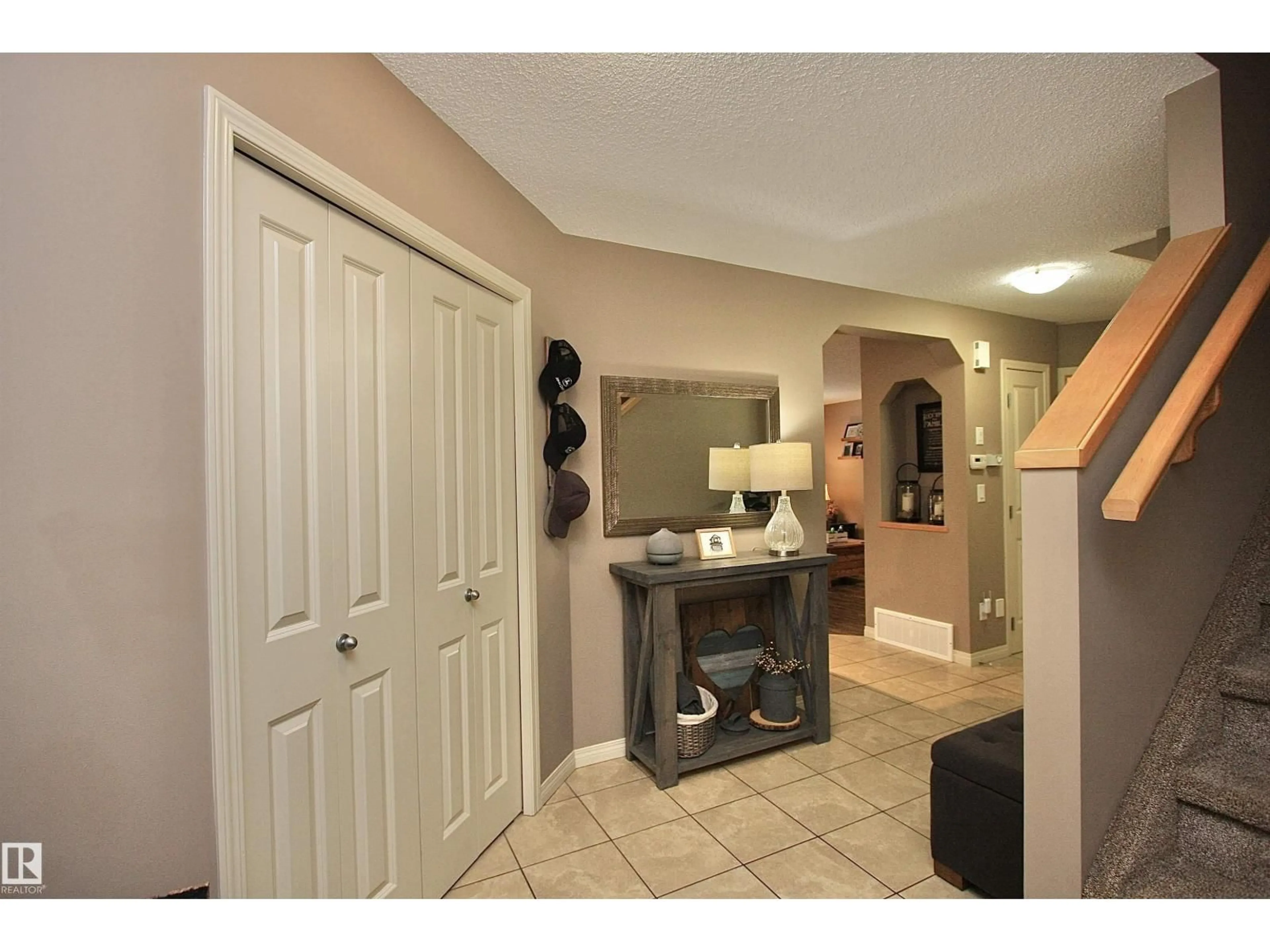 Indoor entryway for 7 ASHGROVE, Spruce Grove Alberta T7X4R5