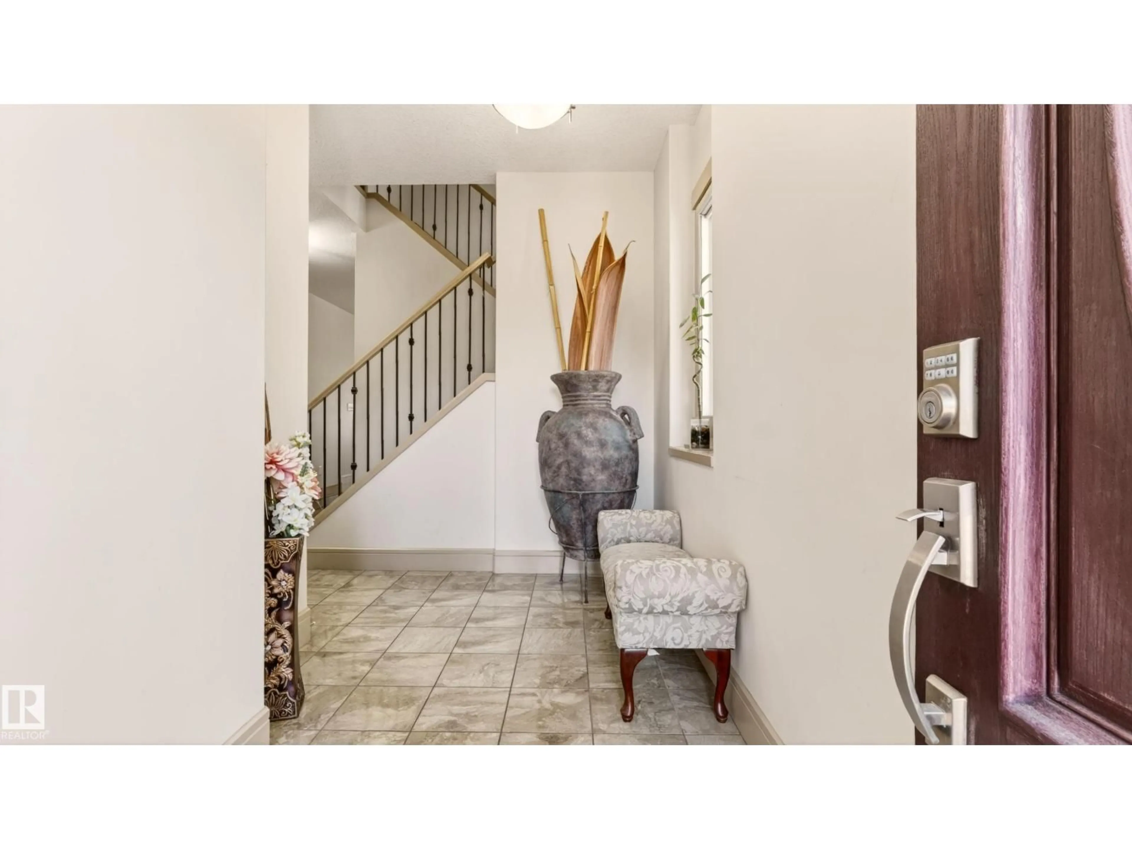 Indoor entryway for 7276 MORGAN RD, Edmonton Alberta T6E6V7