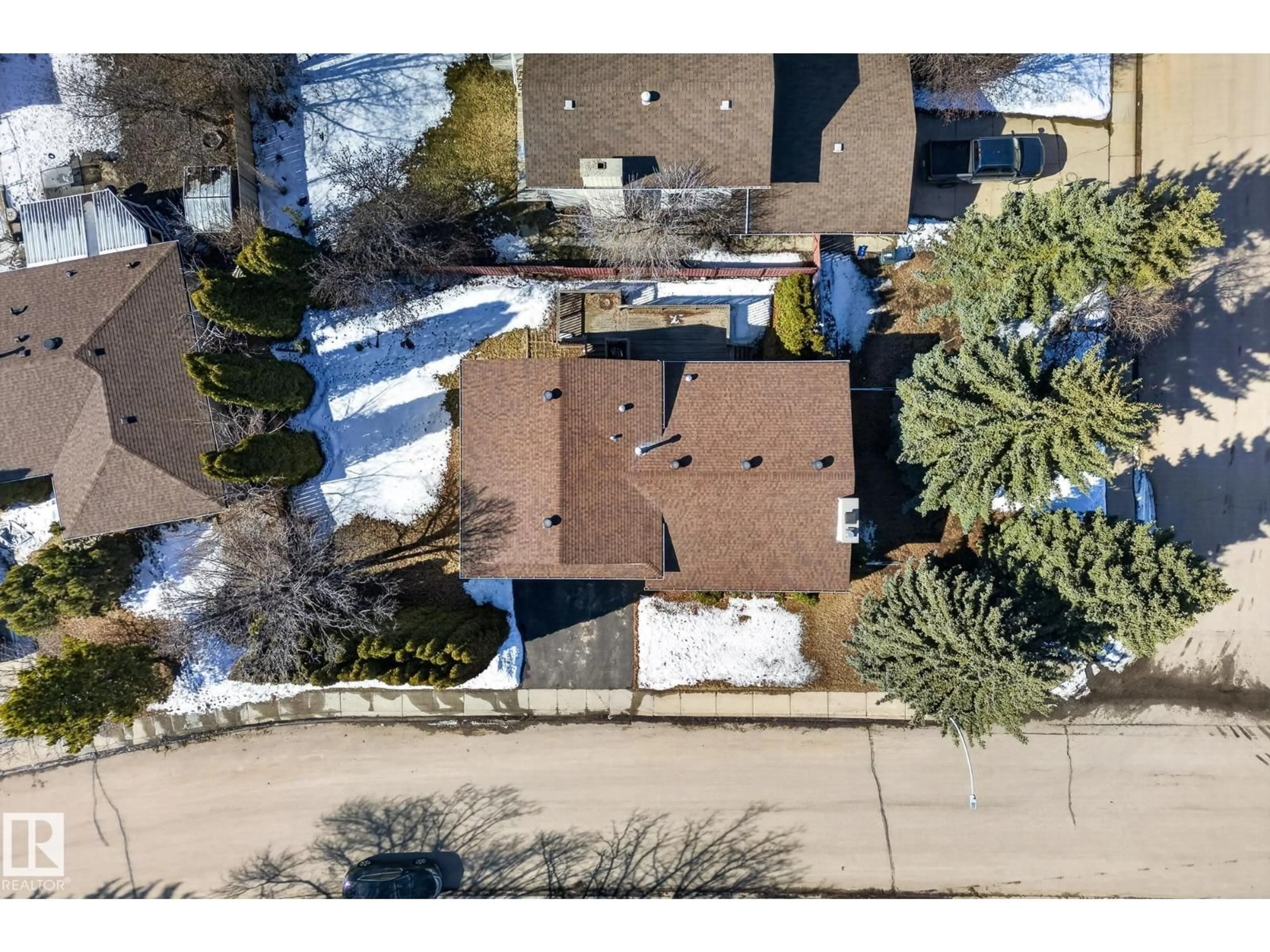 A pic from outside/outdoor area/front of a property/back of a property/a pic from drone, street for 120 GARLAND CR, Sherwood Park Alberta T8A2R2