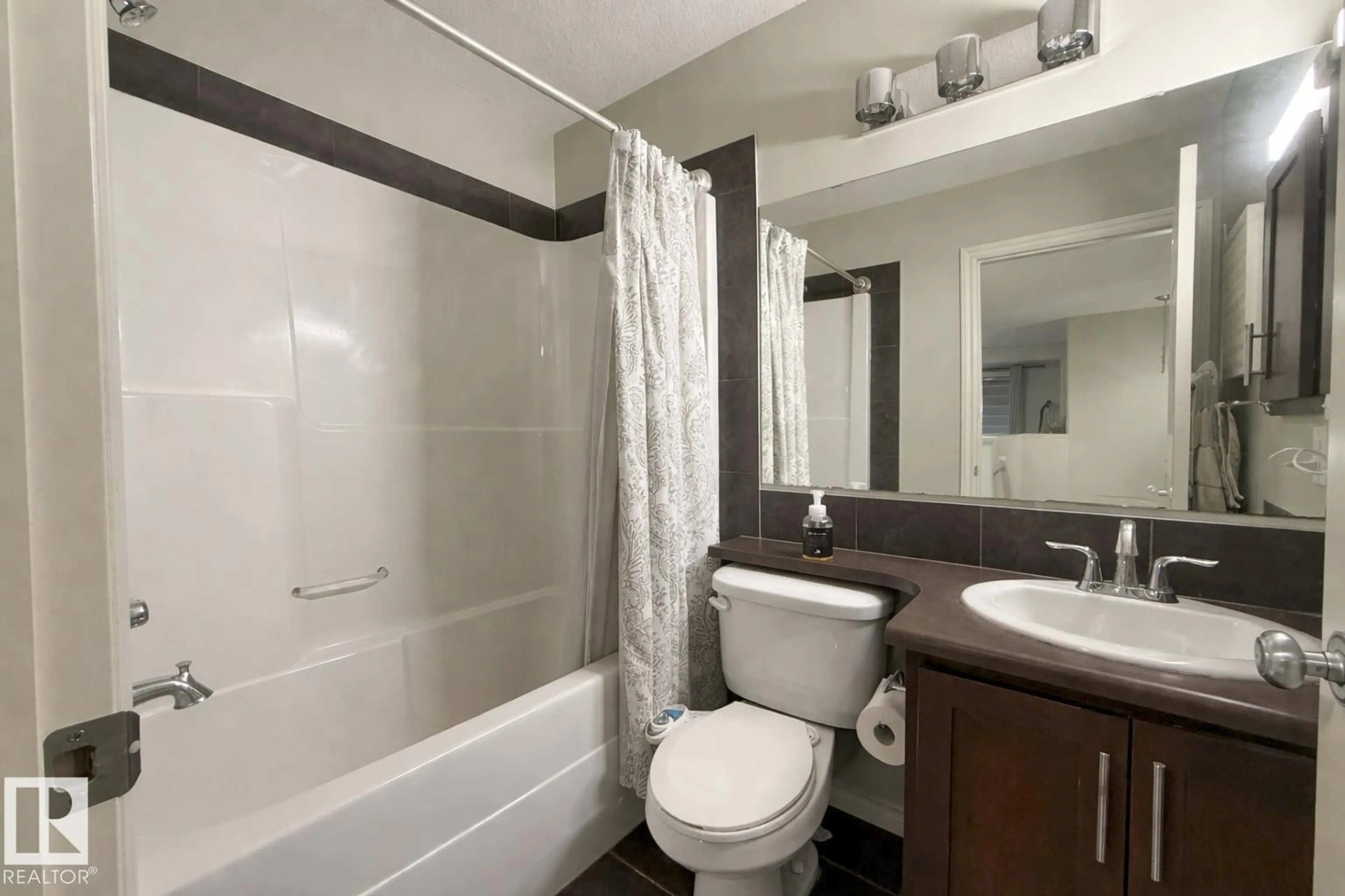 Standard bathroom, unknown for 3215 22 AV, Edmonton Alberta T6T0K6
