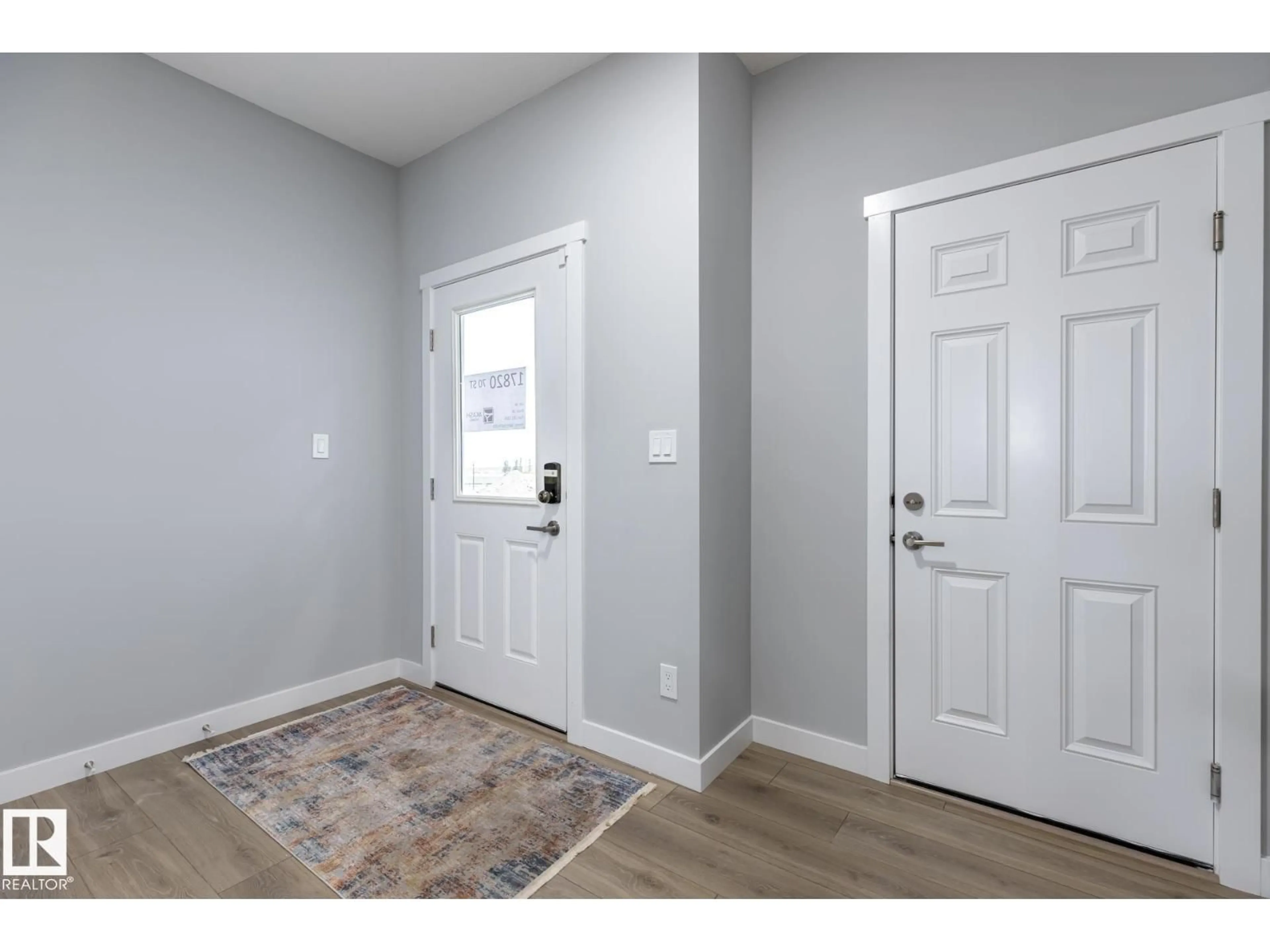 Indoor entryway for 17820 70 ST, Edmonton Alberta T5Z0T3