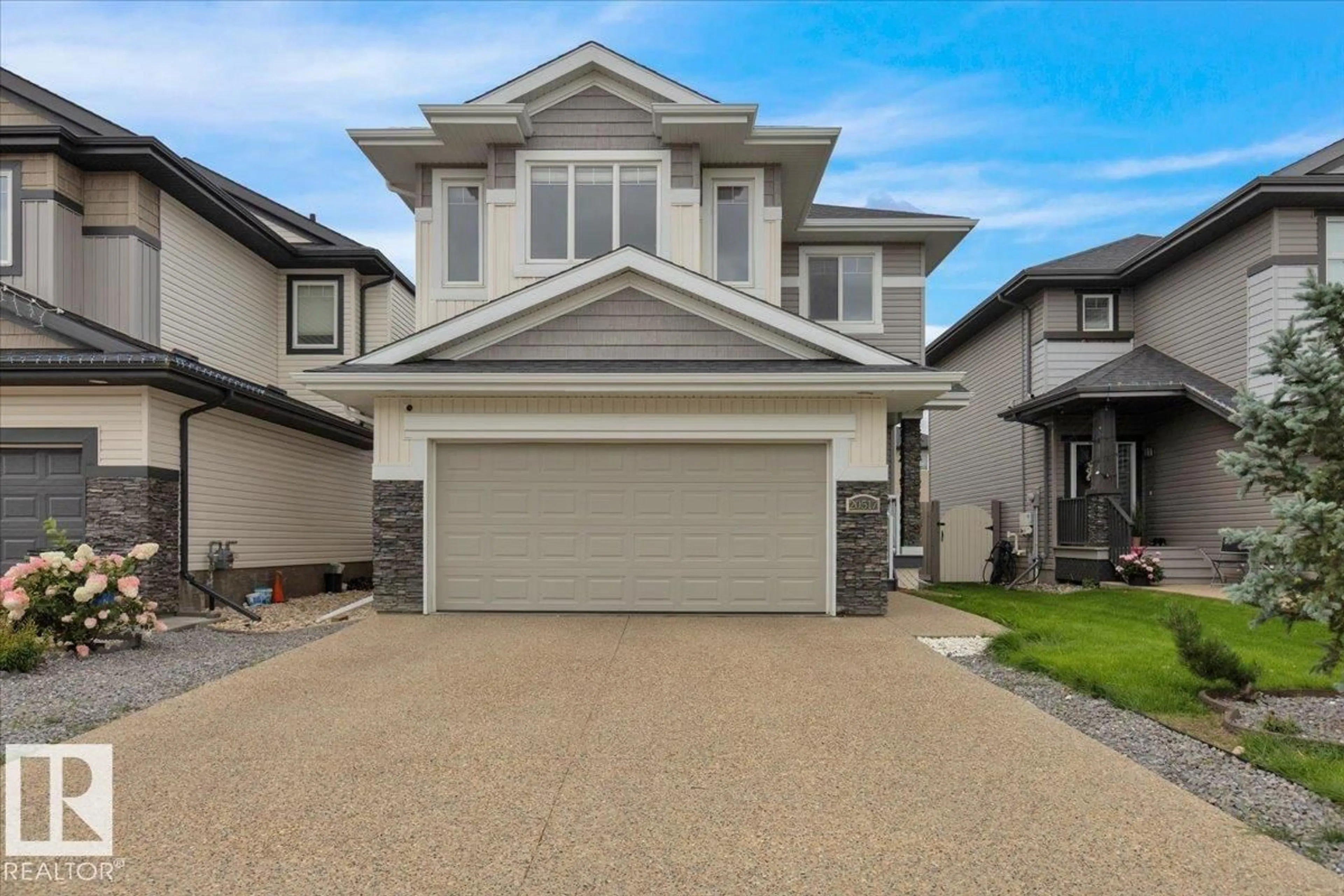 Home with vinyl exterior material, street for 20517 98A AV, Edmonton Alberta T5T4V8