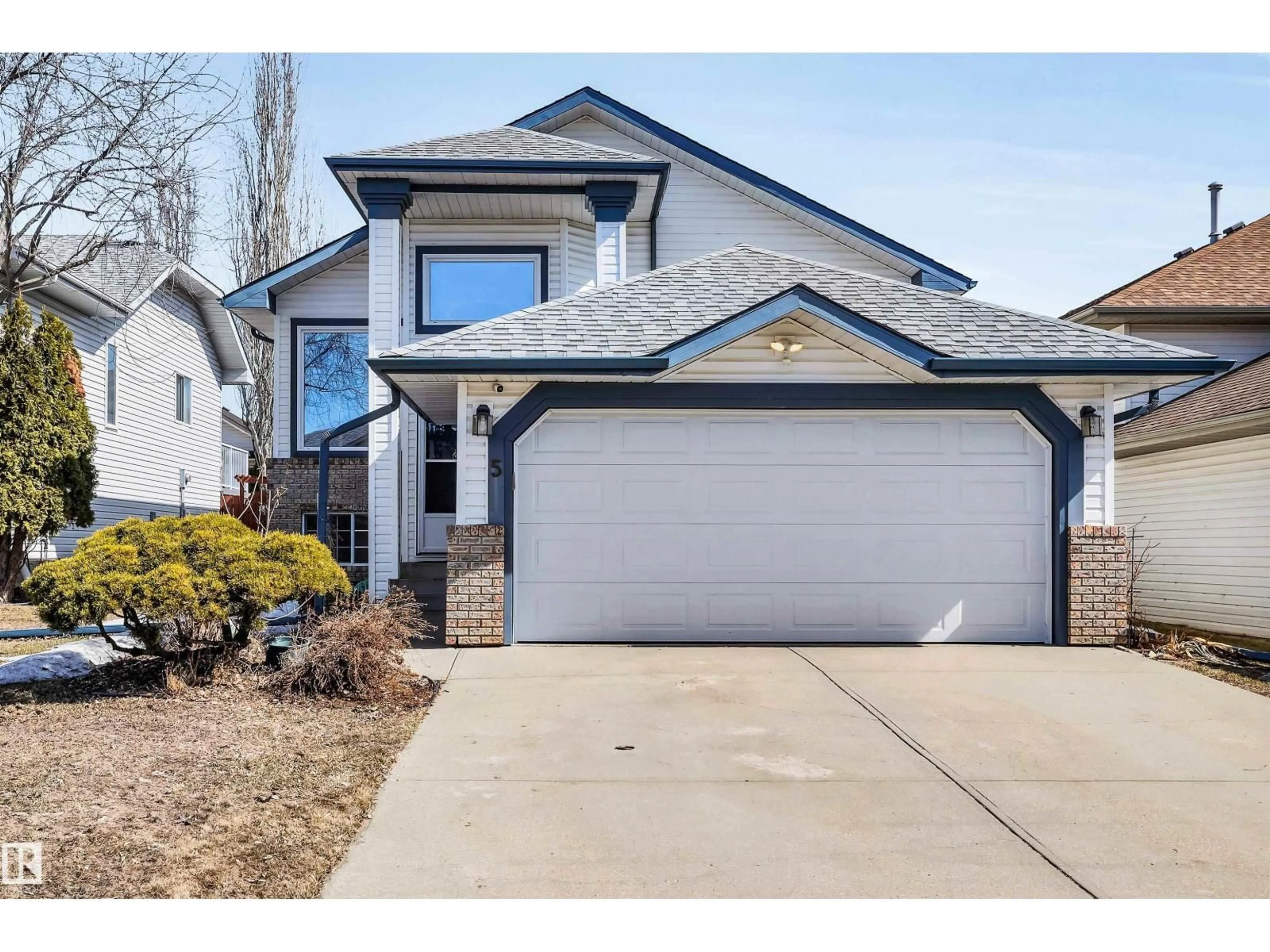 Home with vinyl exterior material, street for 5 DONALD PL, St. Albert Alberta T8N6A8