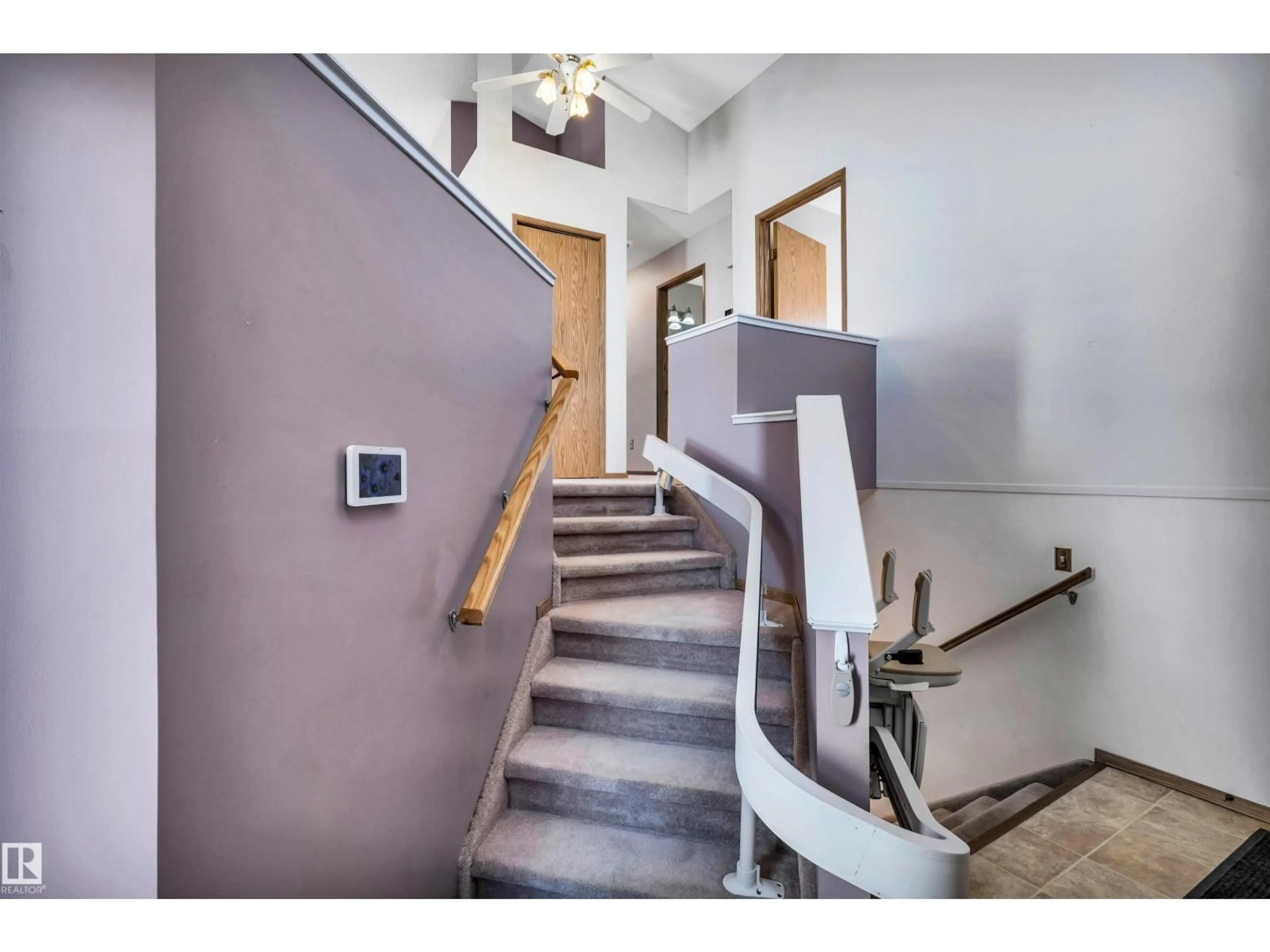 Indoor foyer for 5 DONALD PL, St. Albert Alberta T8N6A8