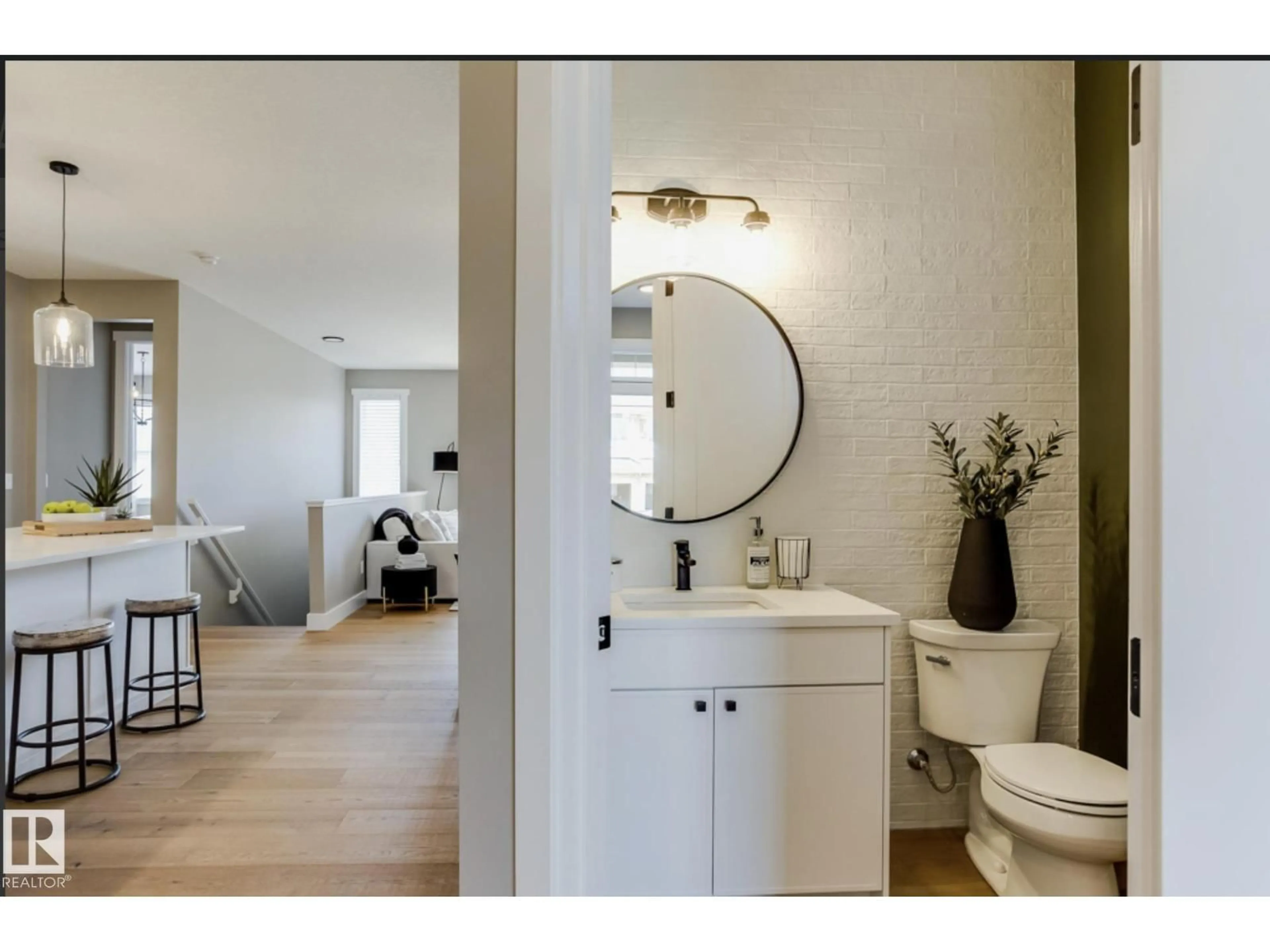 Contemporary bathroom, ceramic/tile floor for 100 REDPOLL WYND, St. Albert Alberta T8N8G3