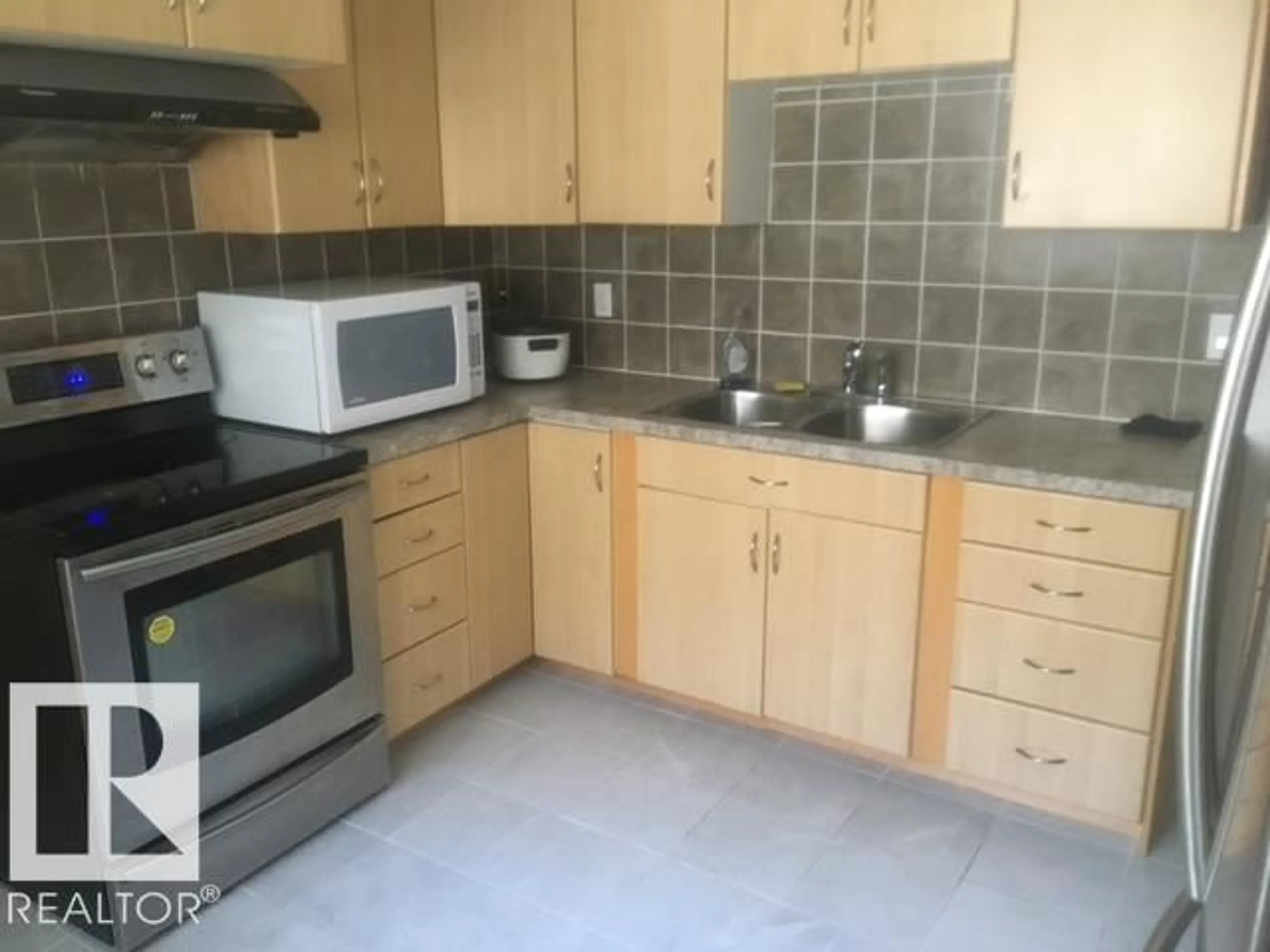 Standard kitchen, unknown for 10965 96 ST NW, Edmonton Alberta T5H2K6