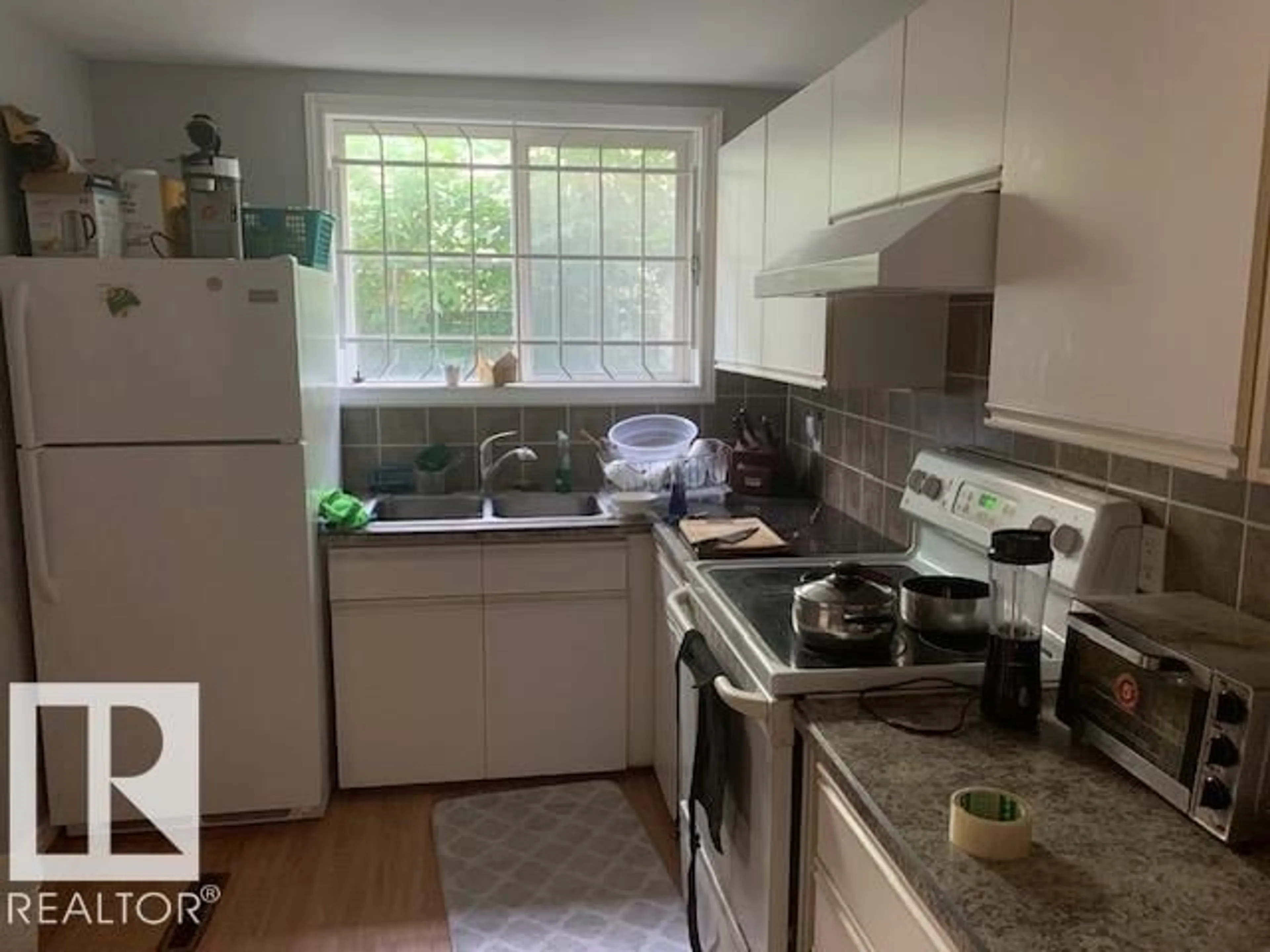 Standard kitchen, unknown for 10965 96 ST NW, Edmonton Alberta T5H2K6