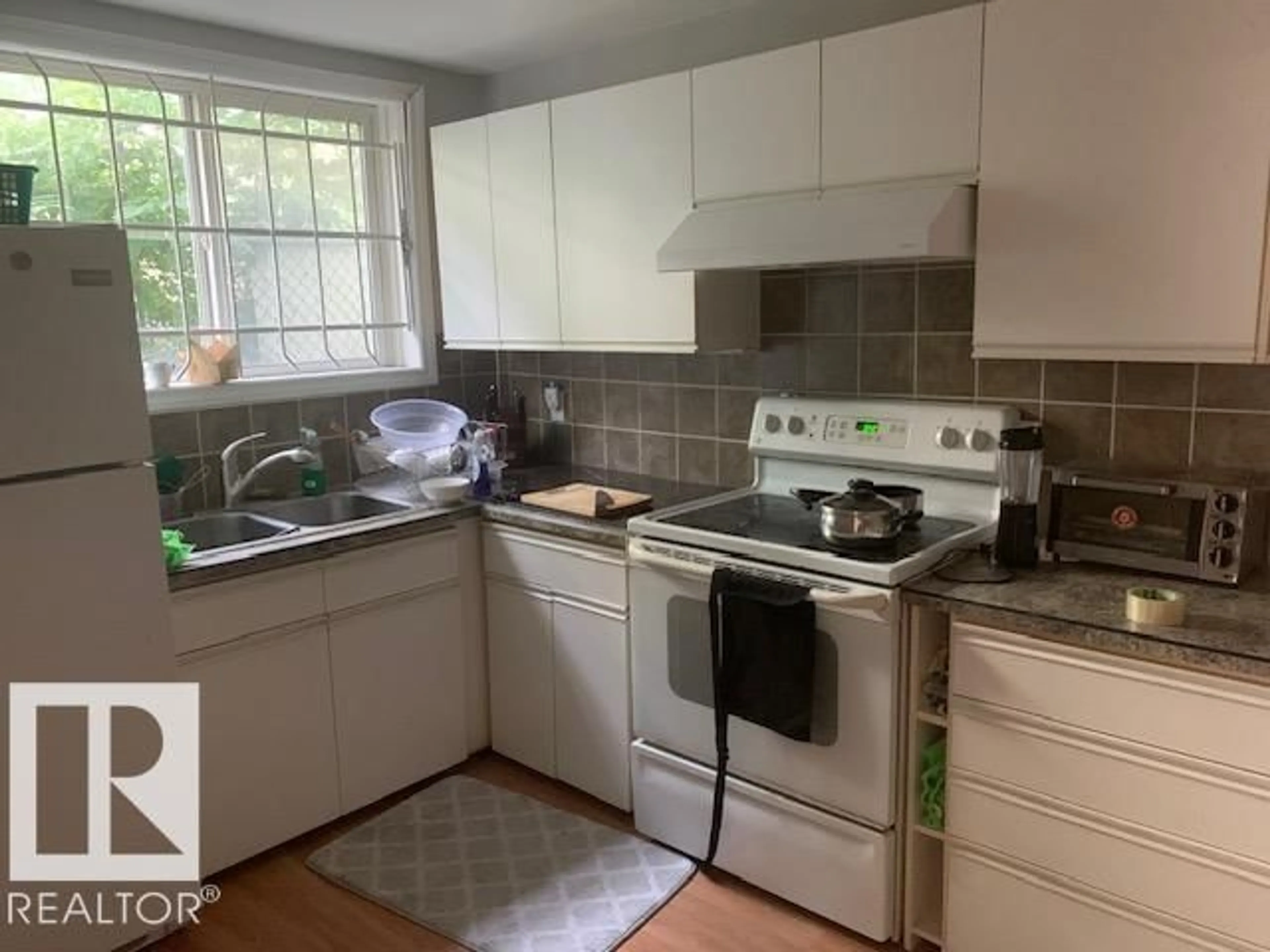 Standard kitchen, unknown for 10965 96 ST NW, Edmonton Alberta T5H2K6