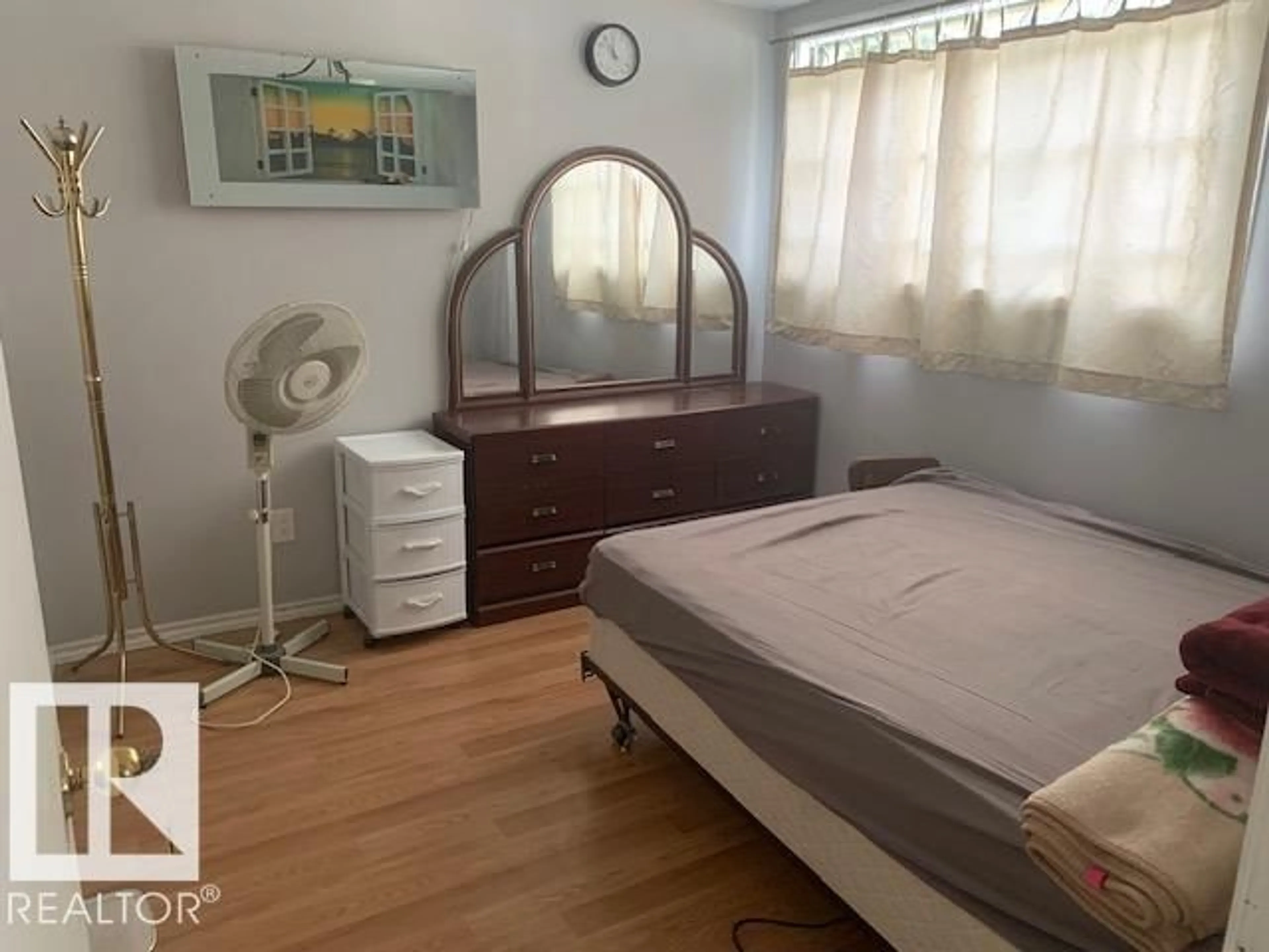 A pic of a room for 10965 96 ST NW, Edmonton Alberta T5H2K6