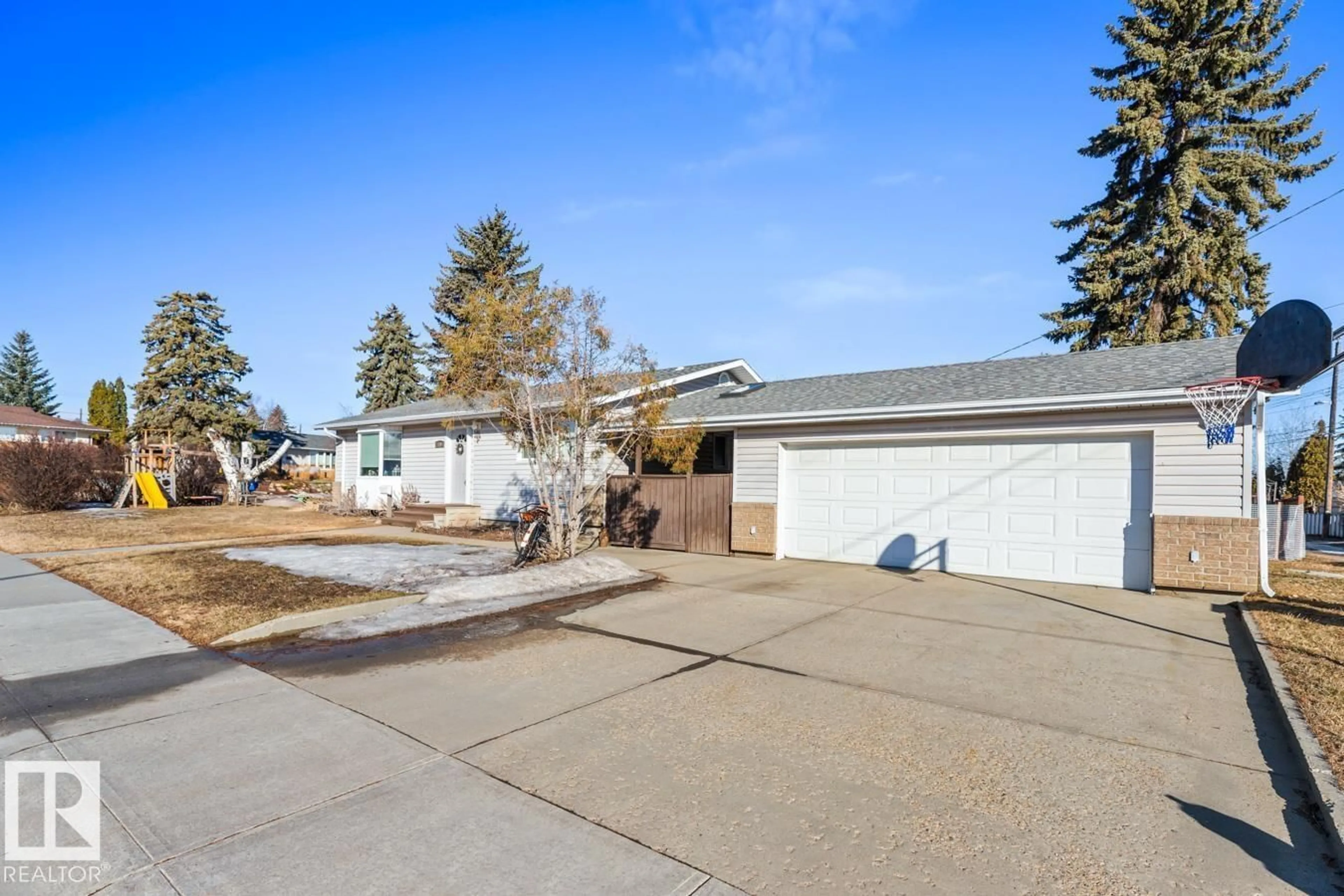 A pic from outside/outdoor area/front of a property/back of a property/a pic from drone, street for 4308 108 AV, Edmonton Alberta T6A1N9