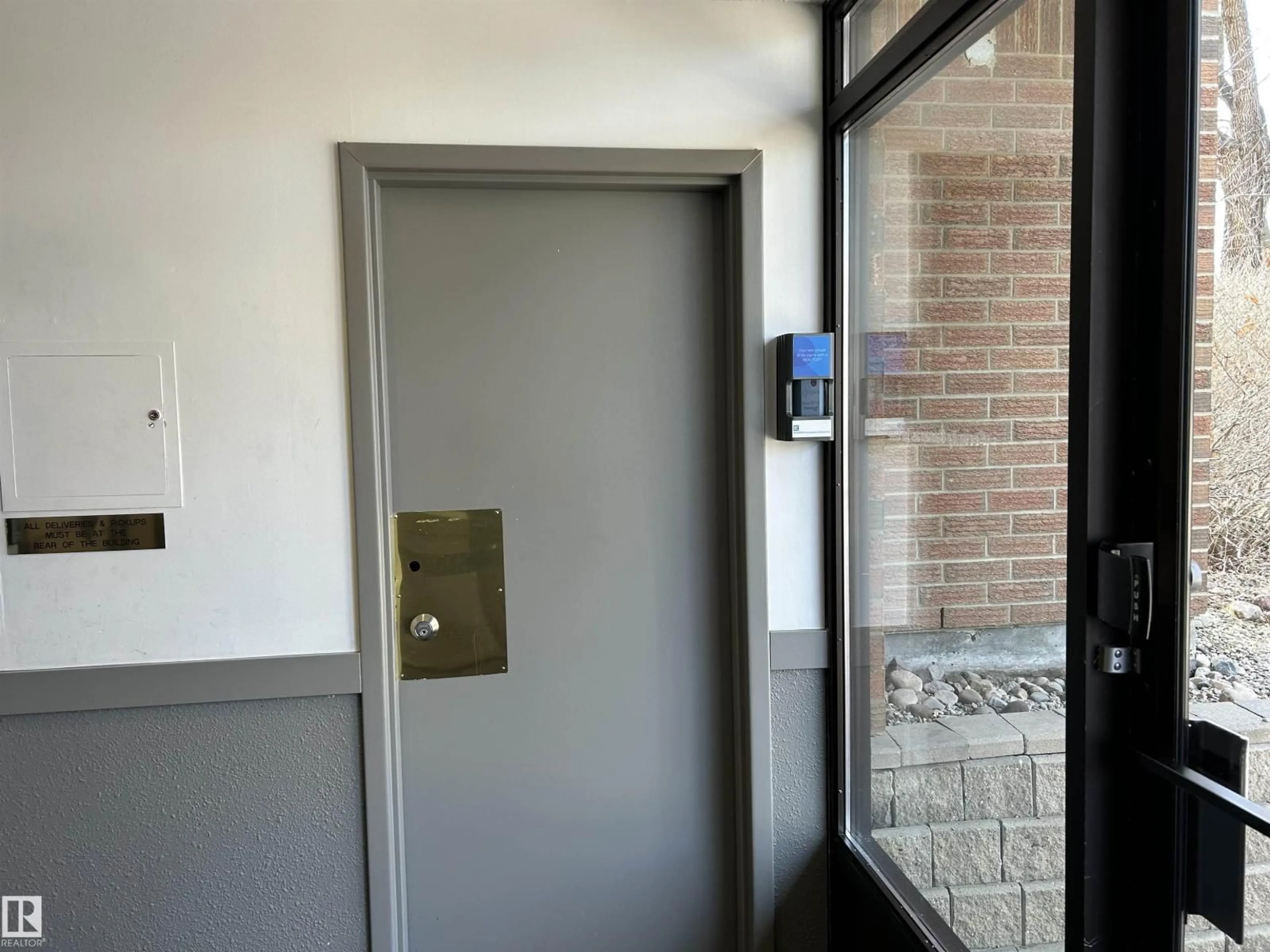 Indoor entryway for 1002 - 9929 113 ST, Edmonton Alberta T5K2N9