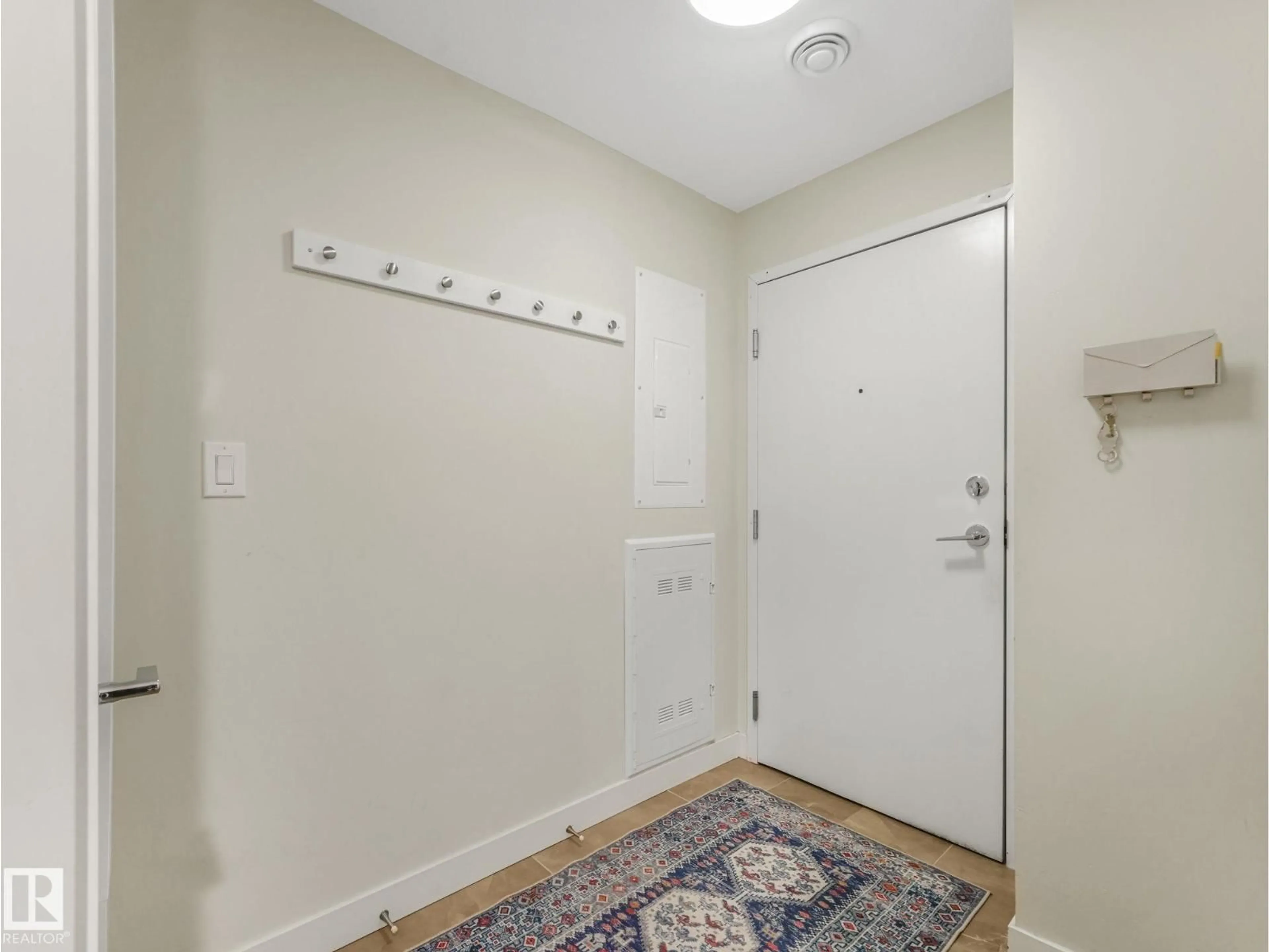 Indoor entryway for #211 - 9907 91 AV, Edmonton Alberta T6E2T7