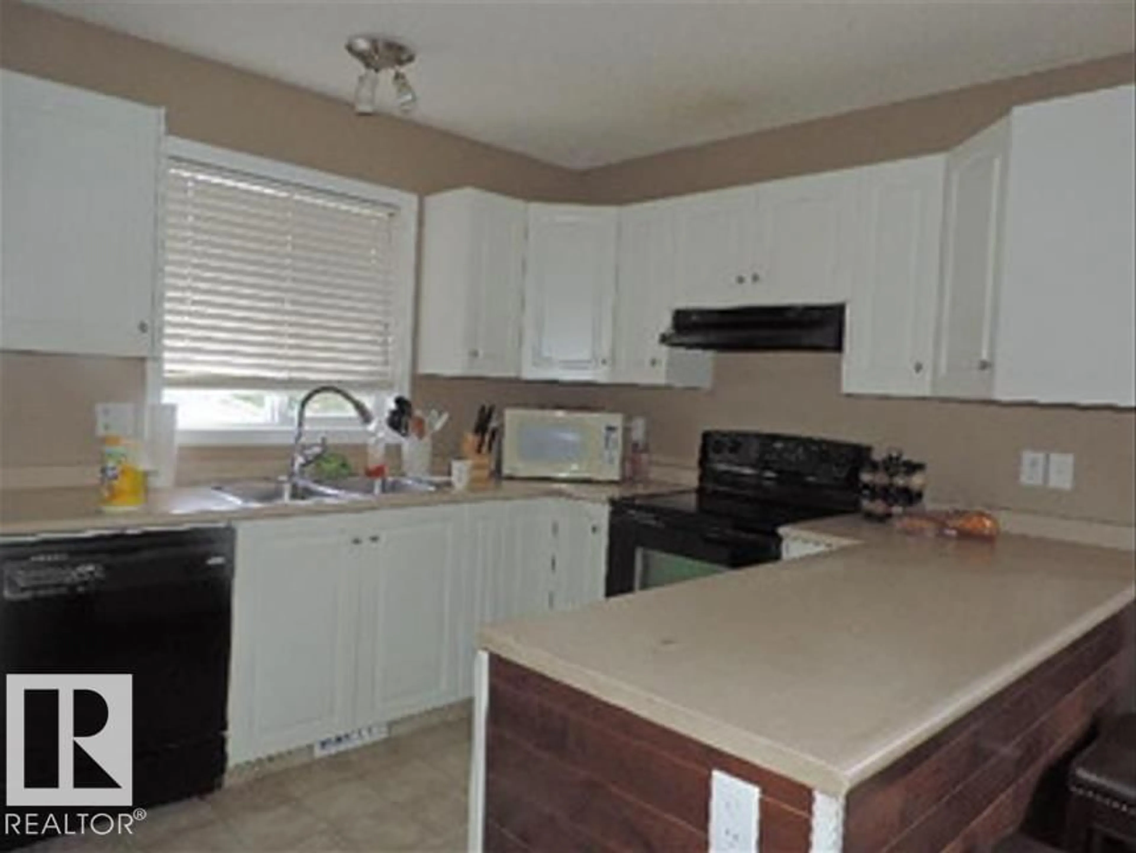 Standard kitchen, unknown for 1318 8 AV, Cold Lake Alberta T9M1N6