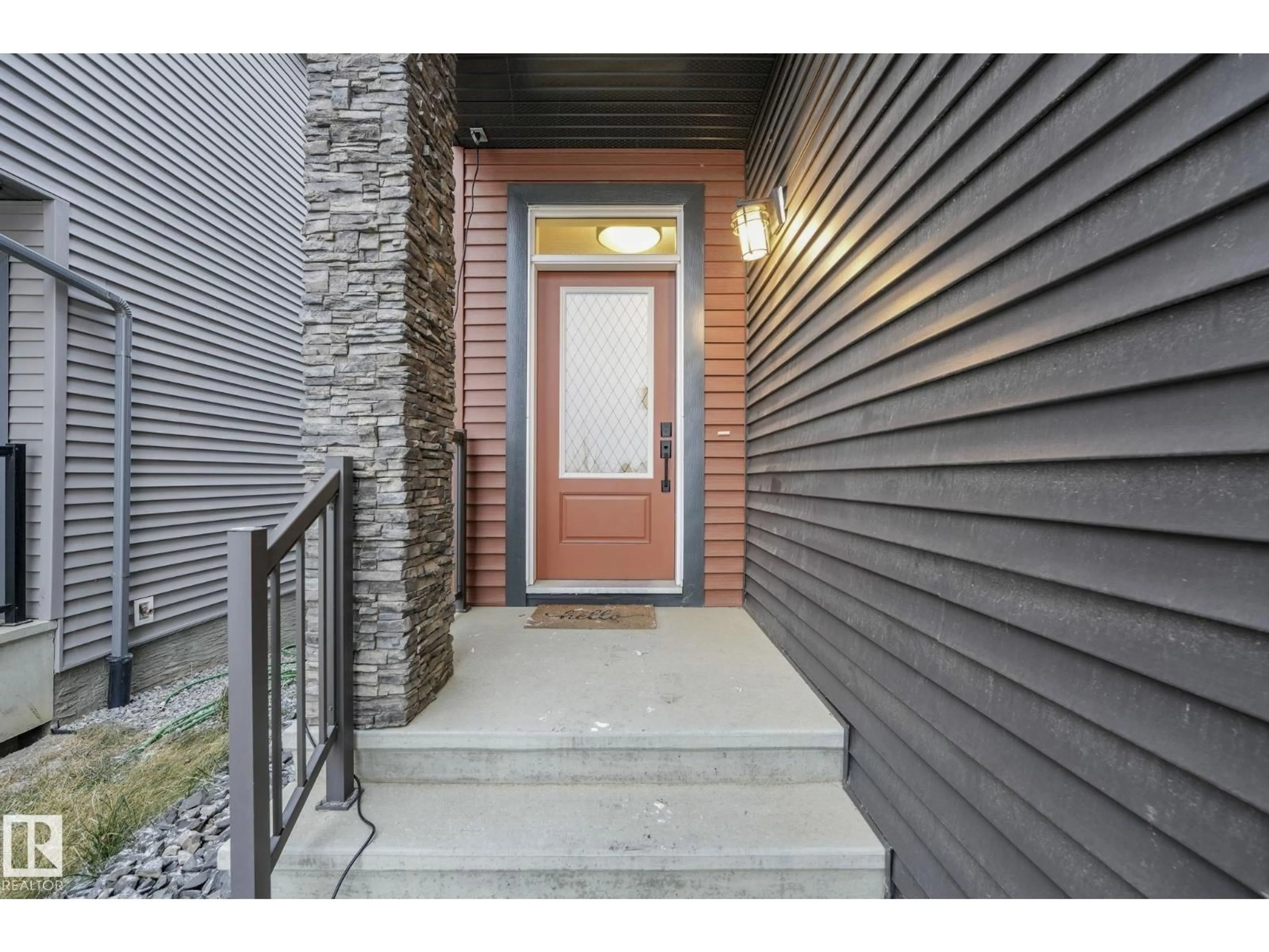 Indoor entryway for 707 KINGLET BV, Edmonton Alberta T5S0N8