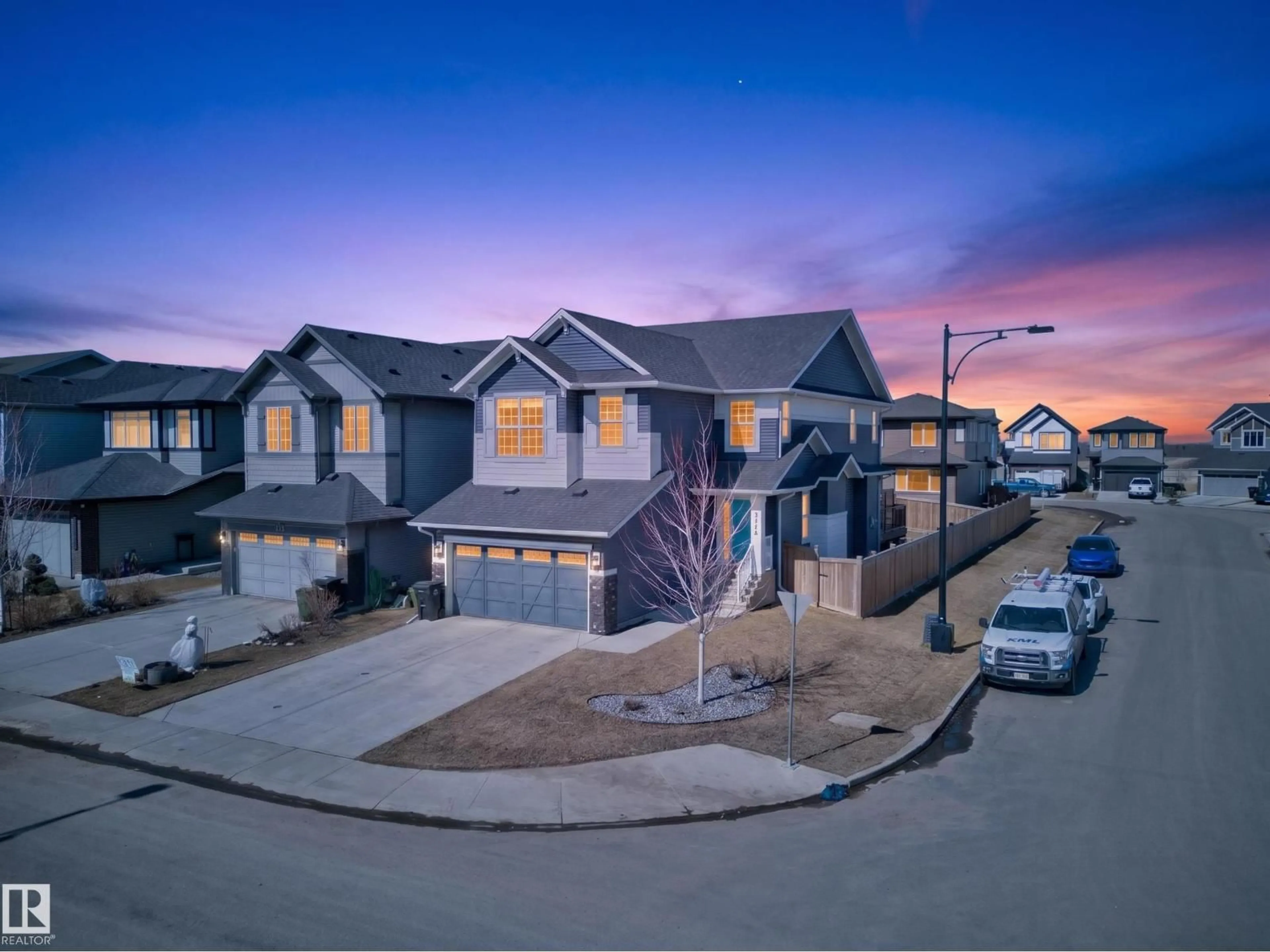 A pic from outside/outdoor area/front of a property/back of a property/a pic from drone, street for 3210 CHERNOWSKI WY, Edmonton Alberta T6W4G4