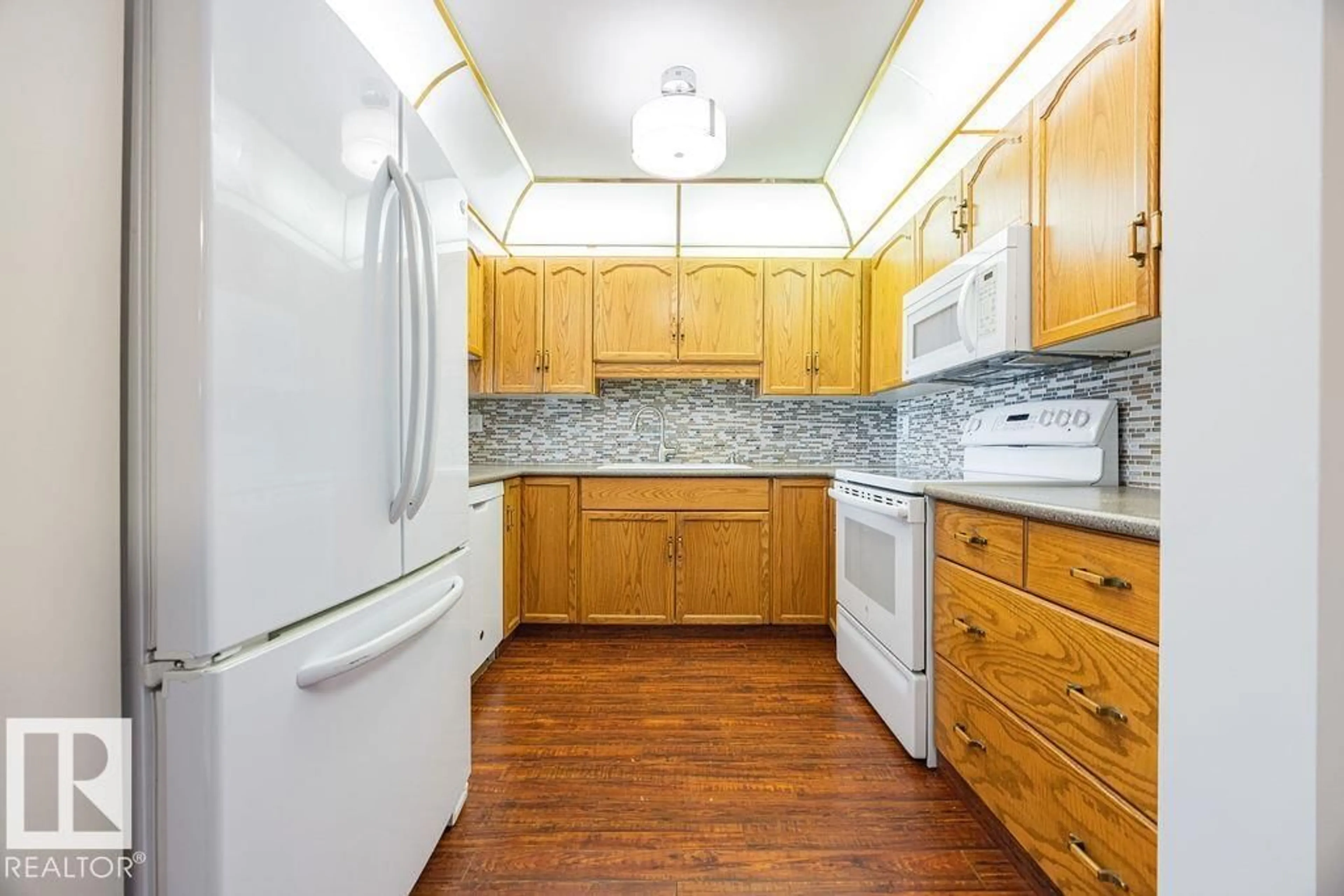 Standard kitchen, unknown for 305 - 9926 100 AV, Fort Saskatchewan Alberta T8L4E3