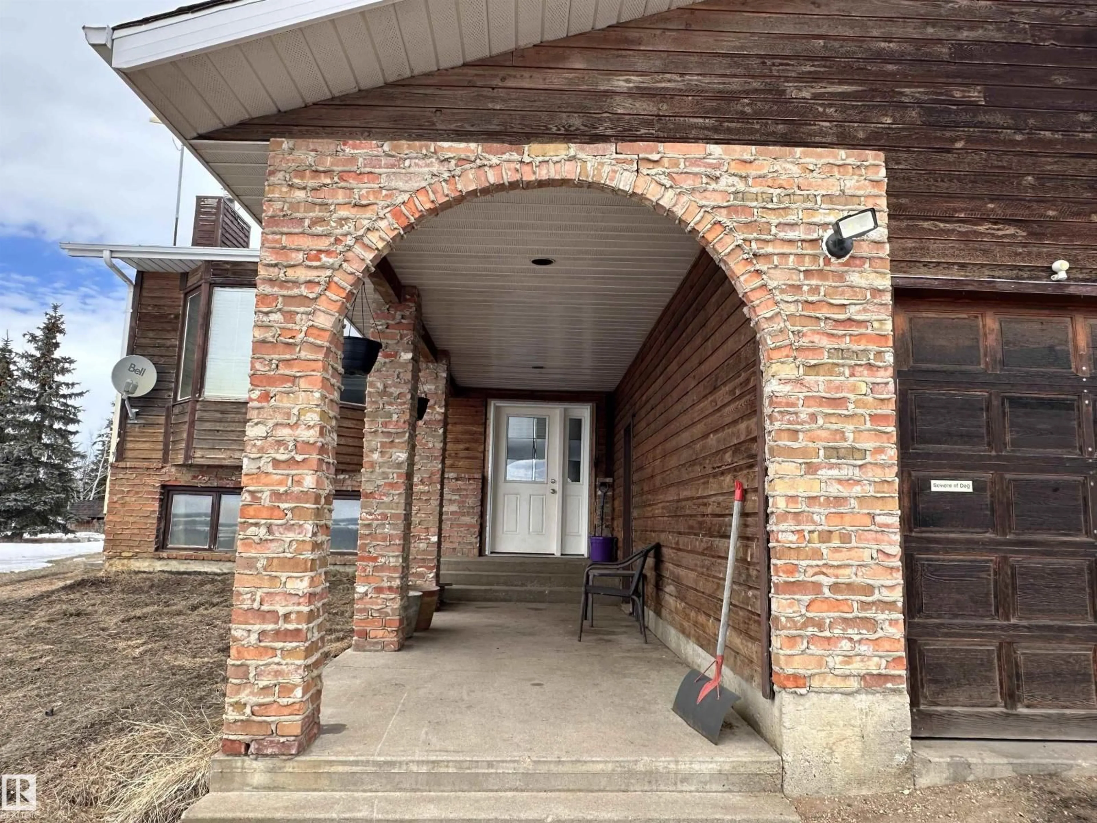 Indoor entryway for 59415 RGE ROAD 241, Rural Westlock County Alberta T7P0P0
