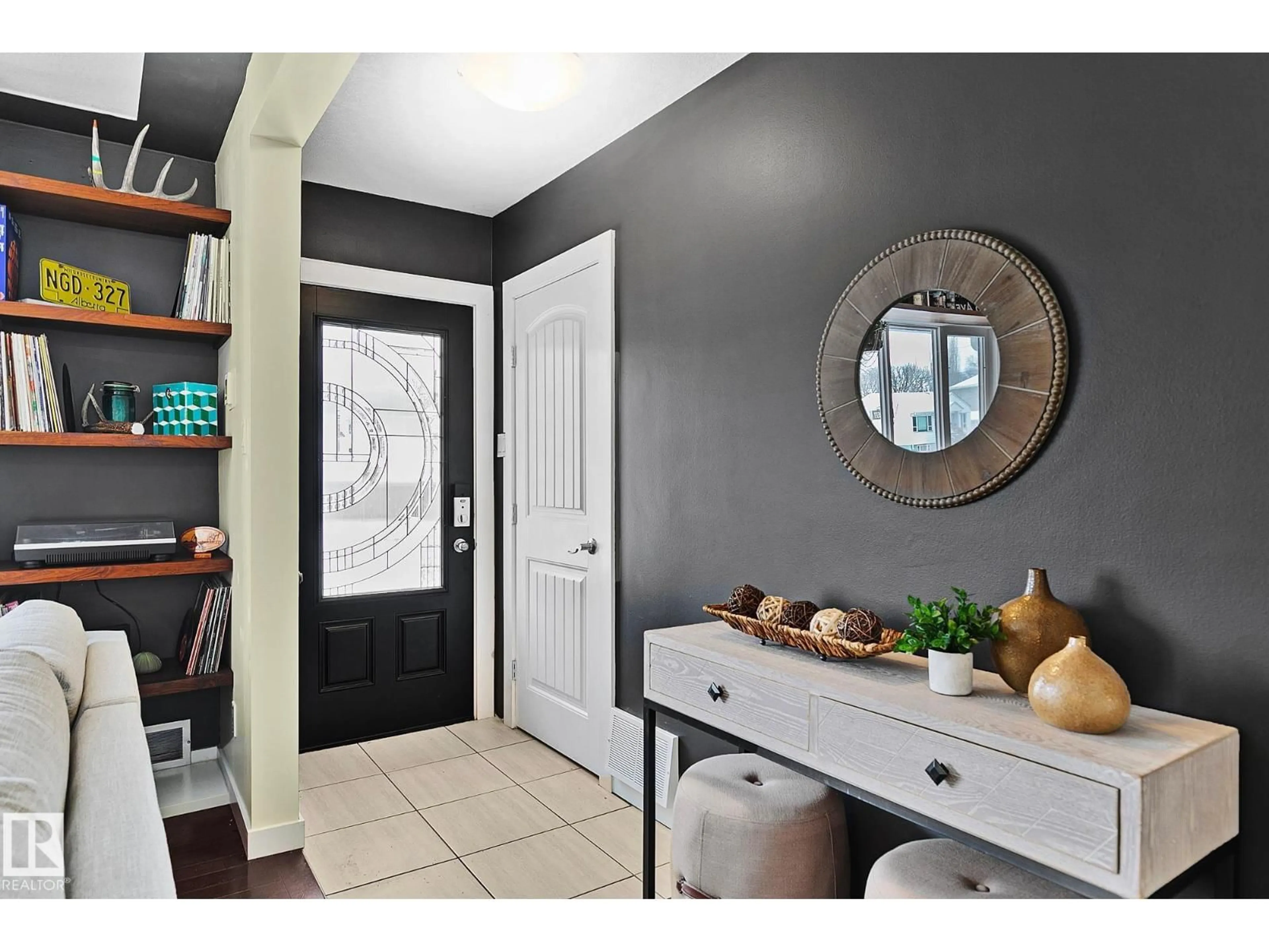 Indoor entryway for NW - 11334 52 ST, Edmonton Alberta T5W3J1