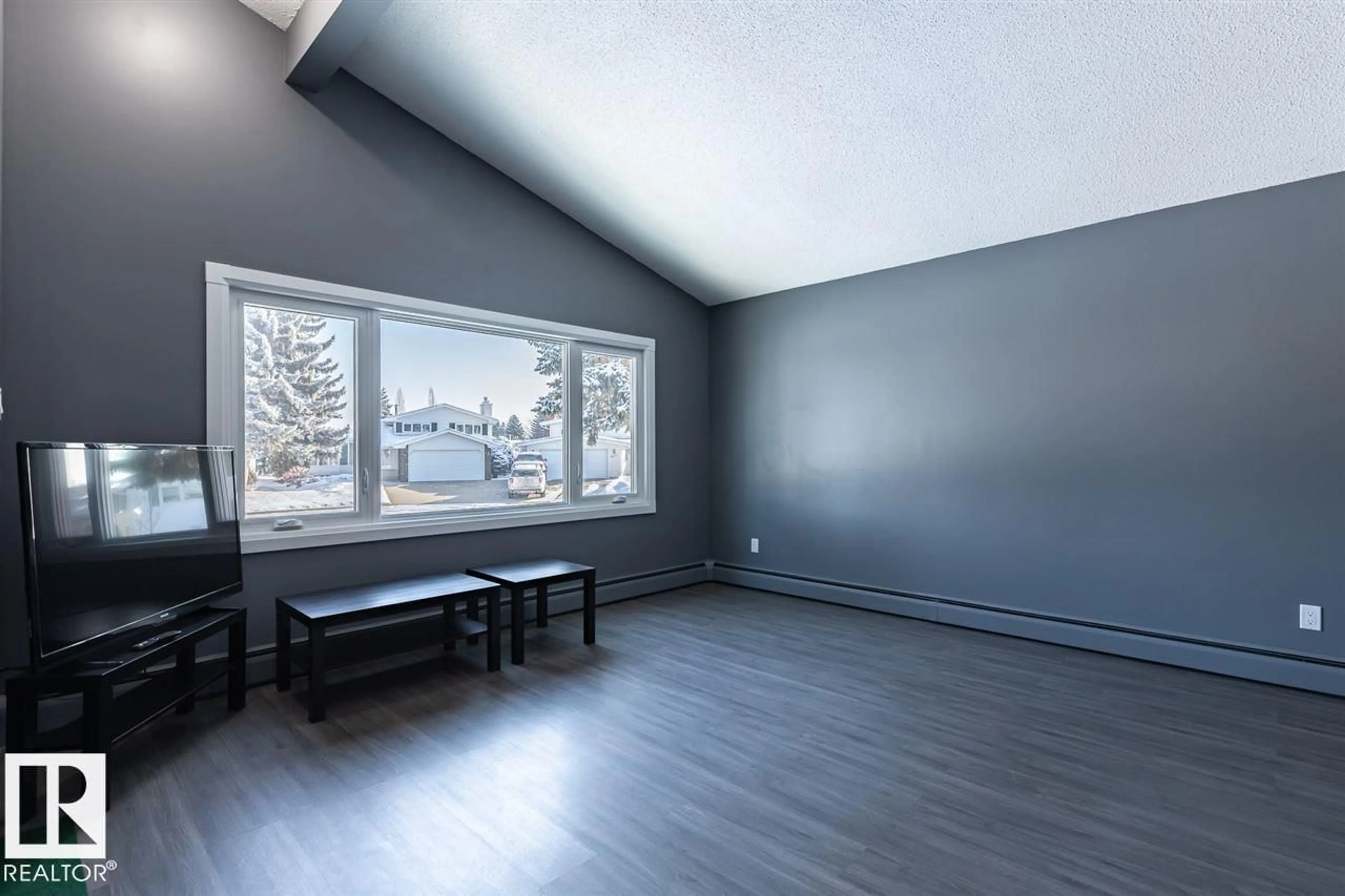 A pic of a room for 15204 94 ST, Edmonton Alberta T5E3W8