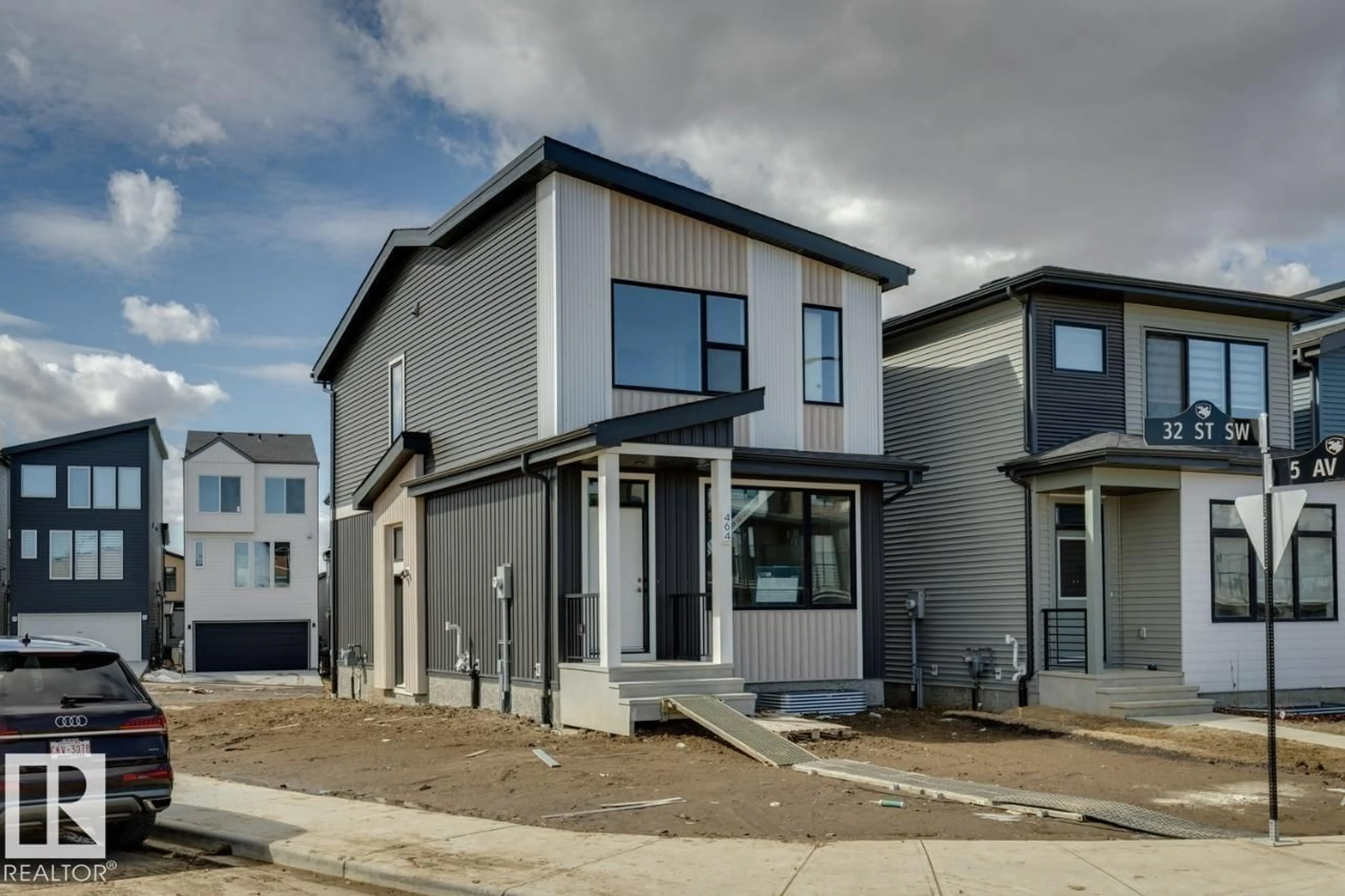 Home with vinyl exterior material, street for SW - 464 32 ST, Edmonton Alberta T6X1A7