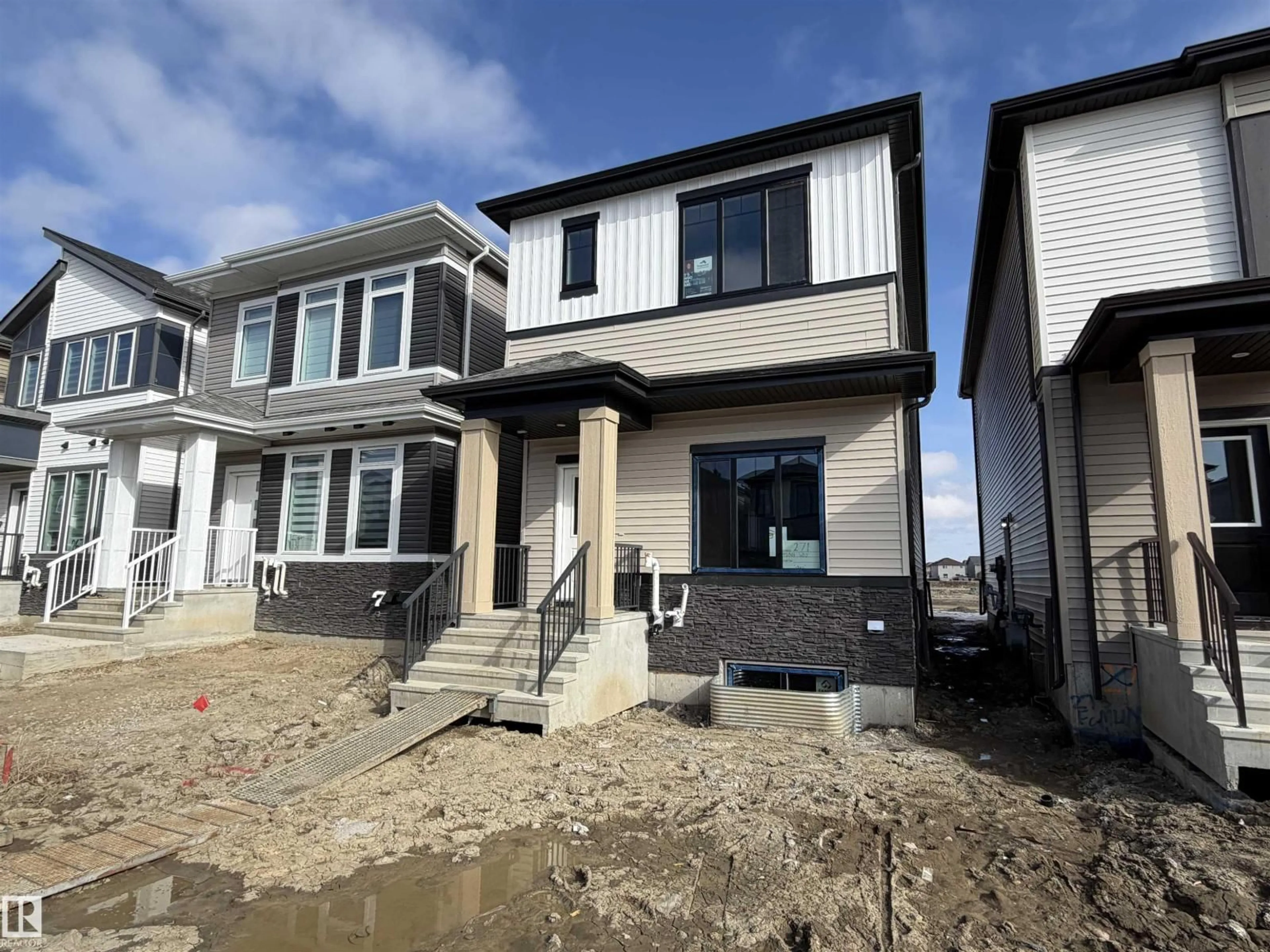 Home with vinyl exterior material, street for 271 MUNN WY, Leduc Alberta T9E1V2