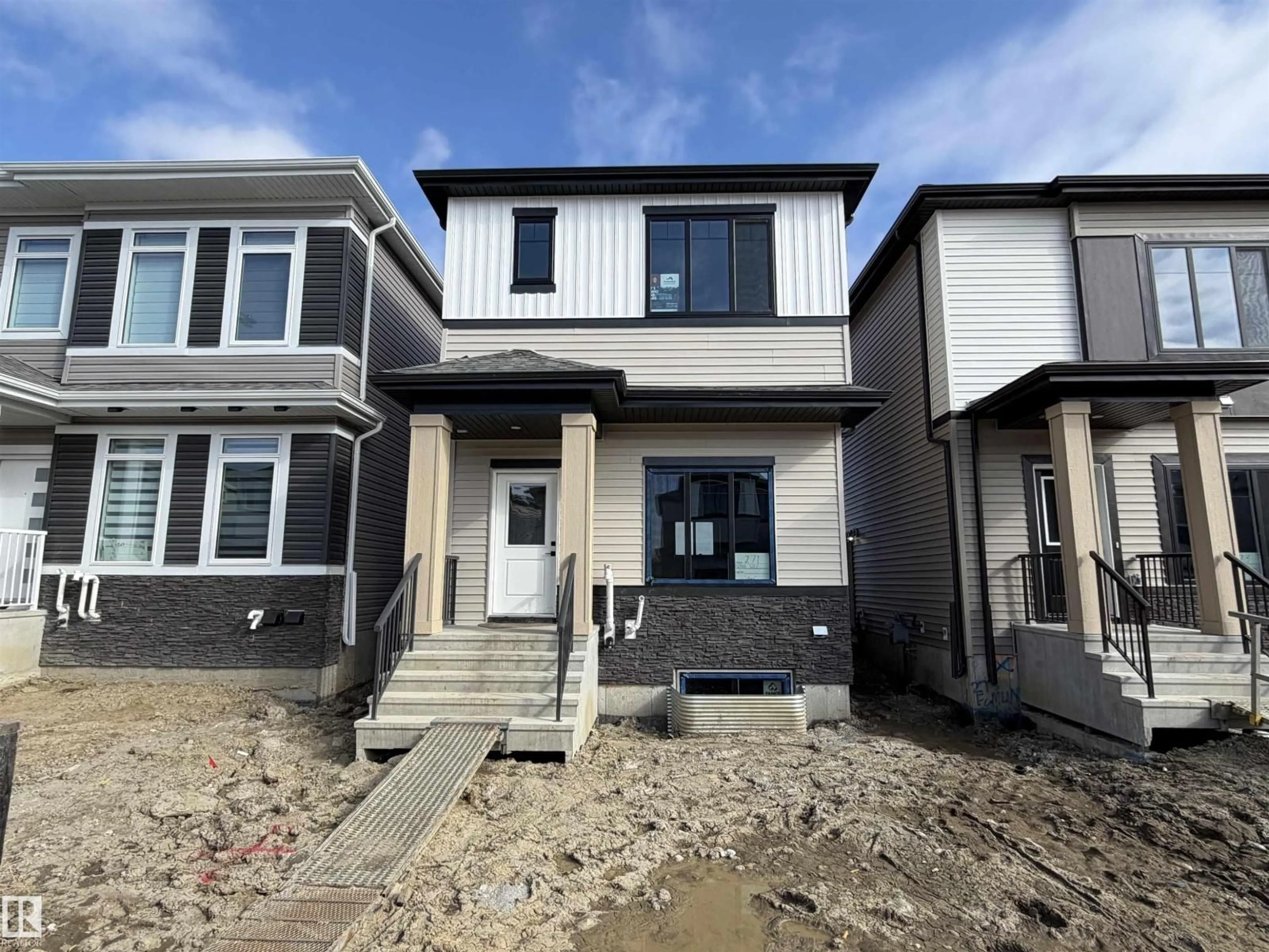 Home with vinyl exterior material, street for 271 MUNN WY, Leduc Alberta T9E1V2