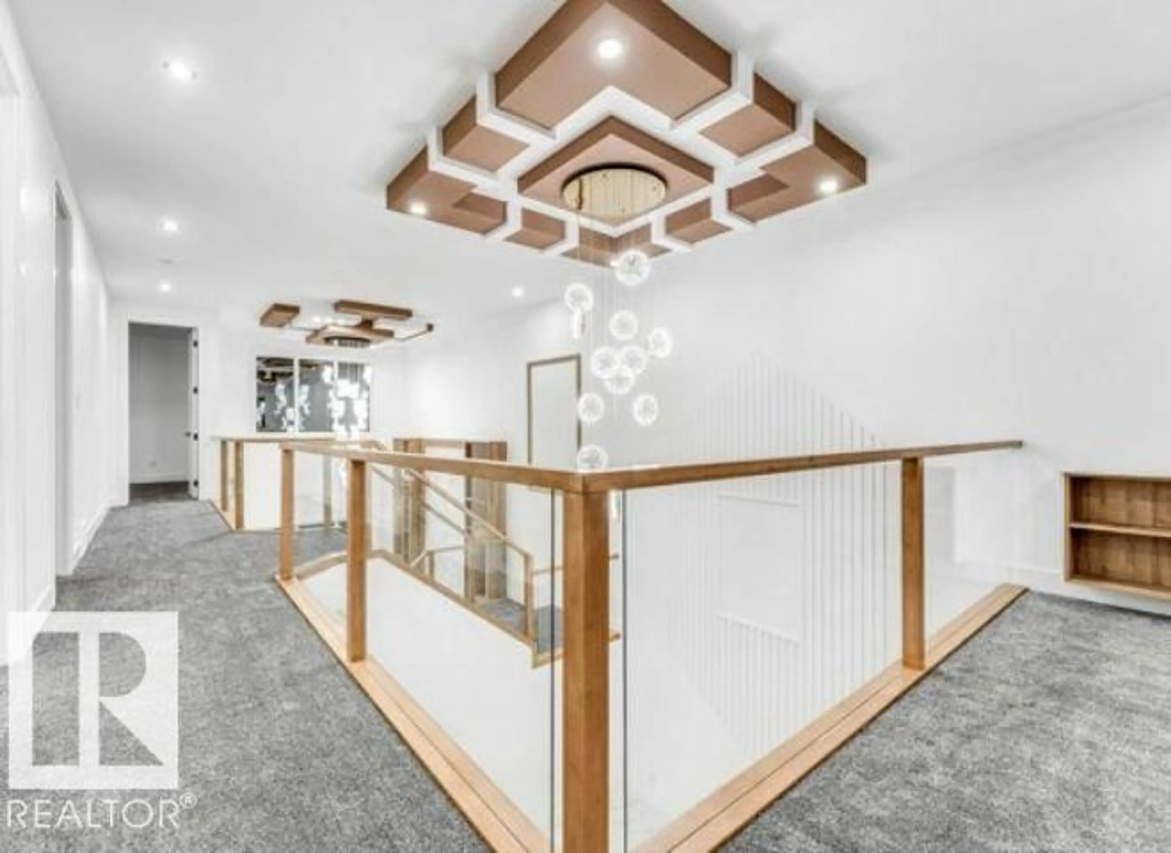 Indoor foyer for 13136 187 AV, Edmonton Alberta T6V0N3