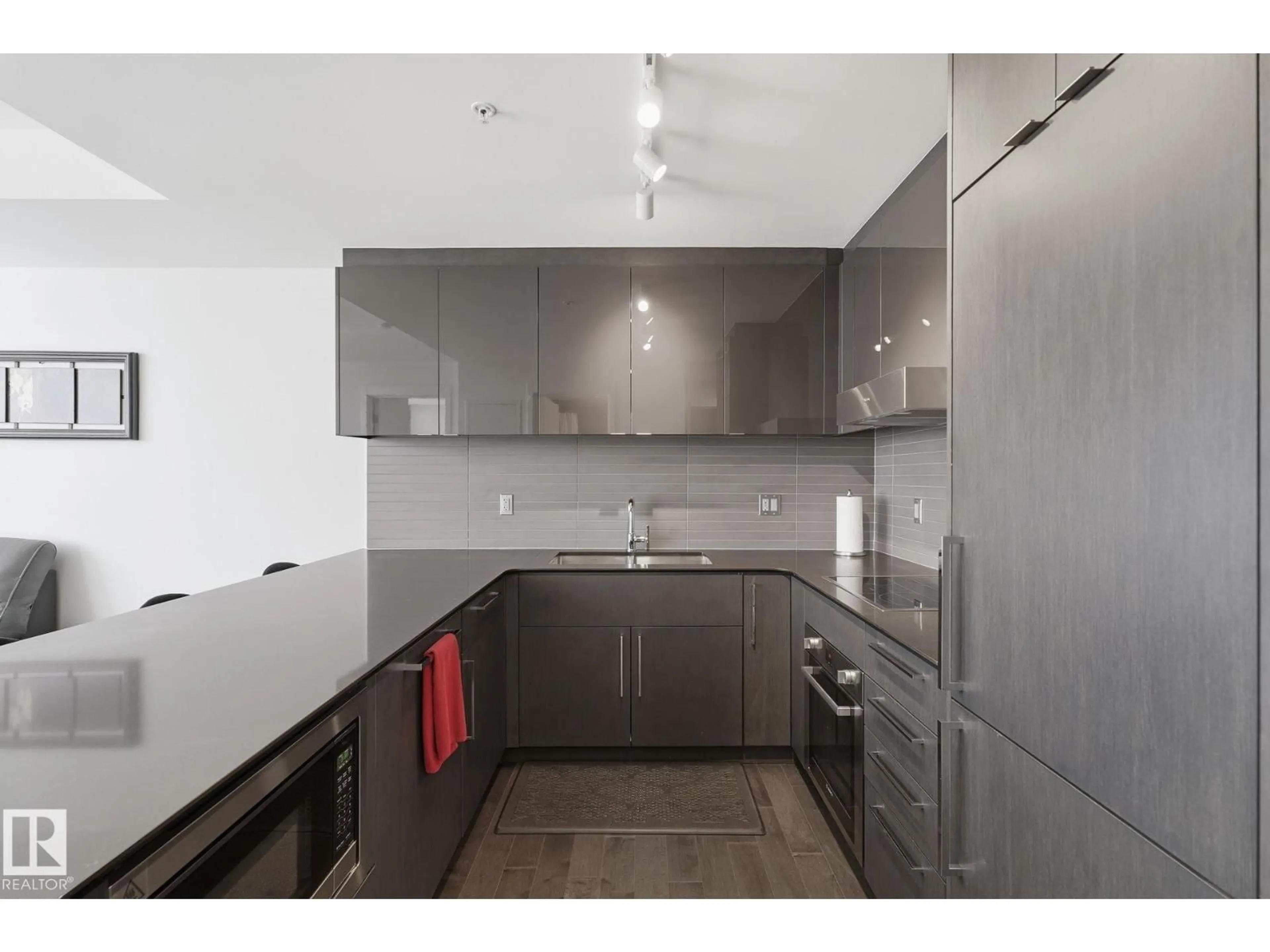 Standard kitchen, unknown for 3308 10360 102 ST NW, Edmonton Alberta T6J0G7