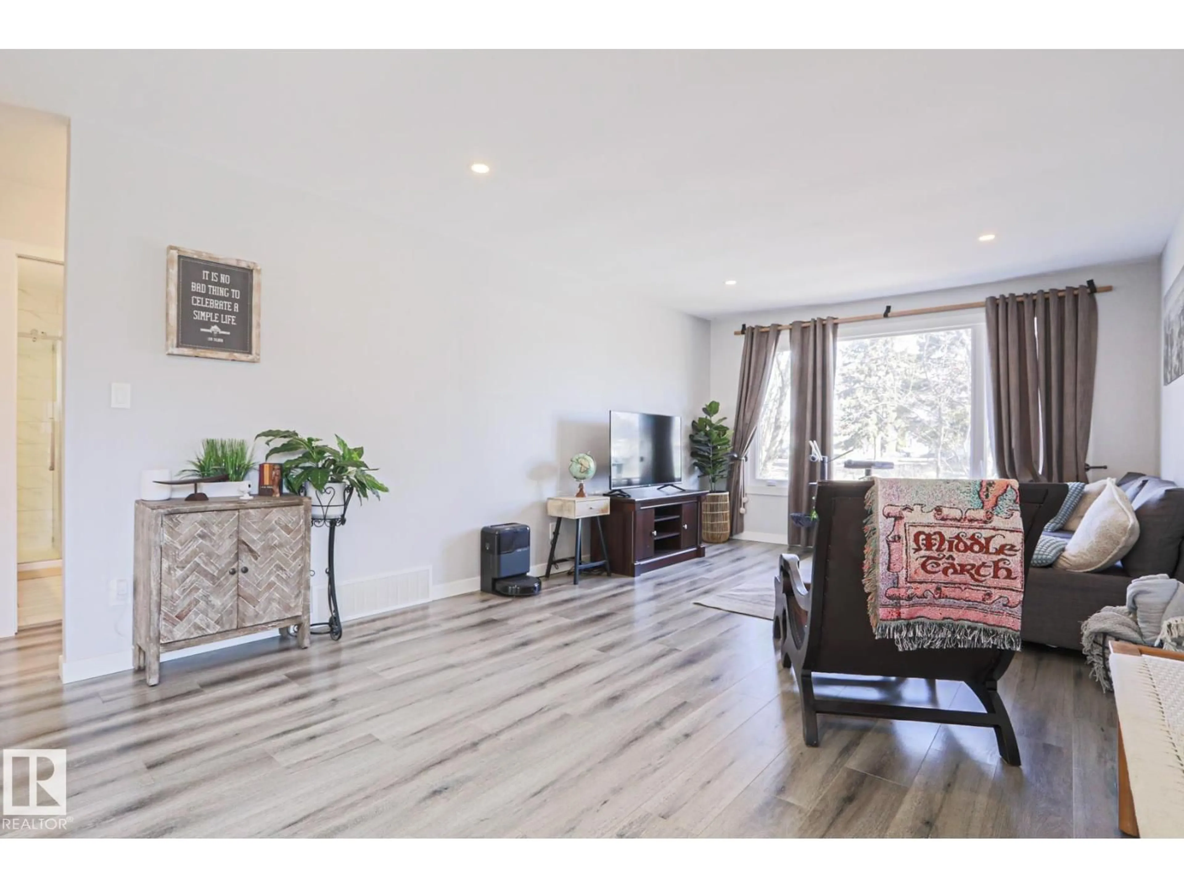 Living room with furniture, wood/laminate floor for 9809 95, Morinville Alberta T8R1H3