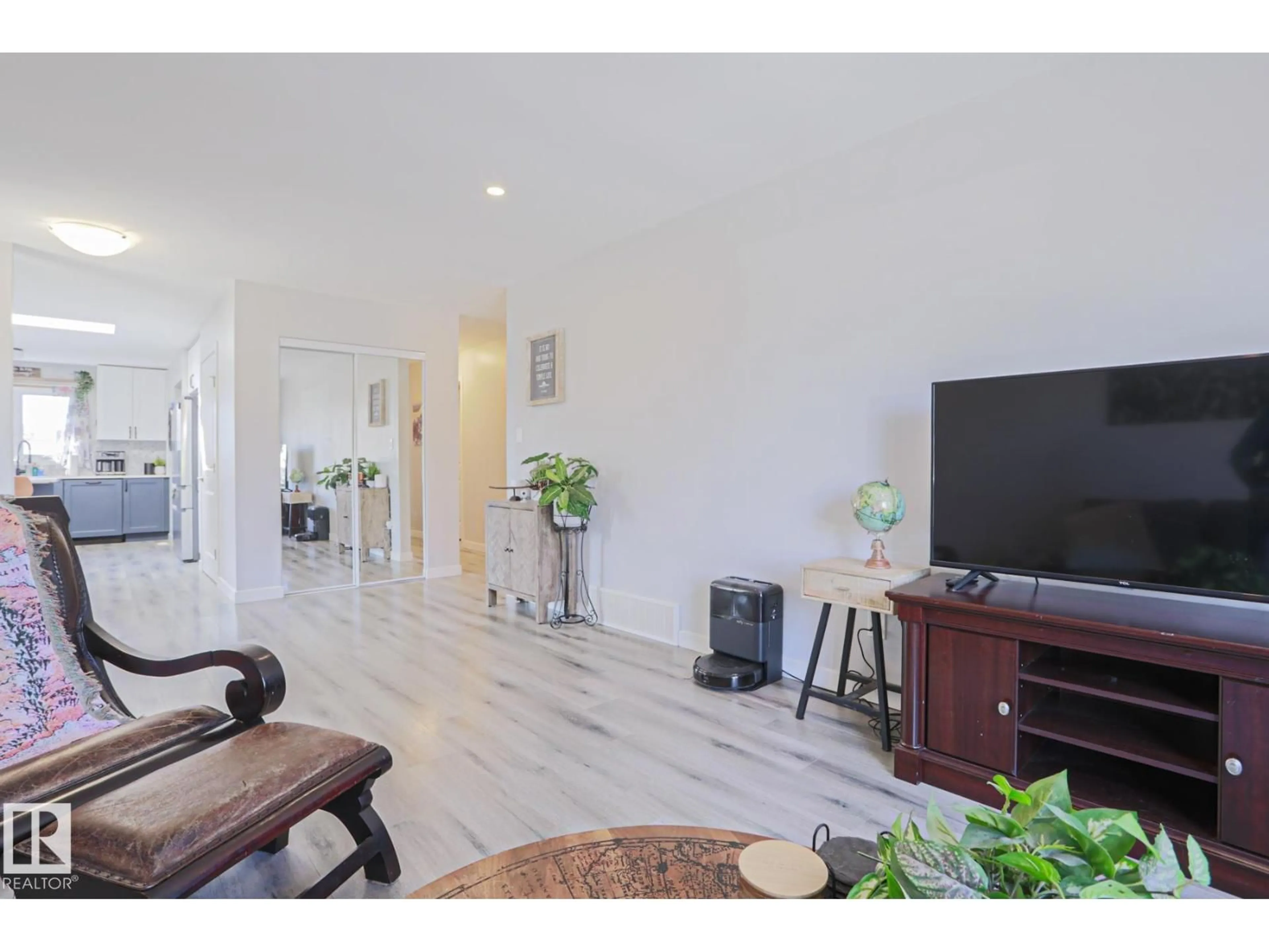 Unknown for 9809 95, Morinville Alberta T8R1H3