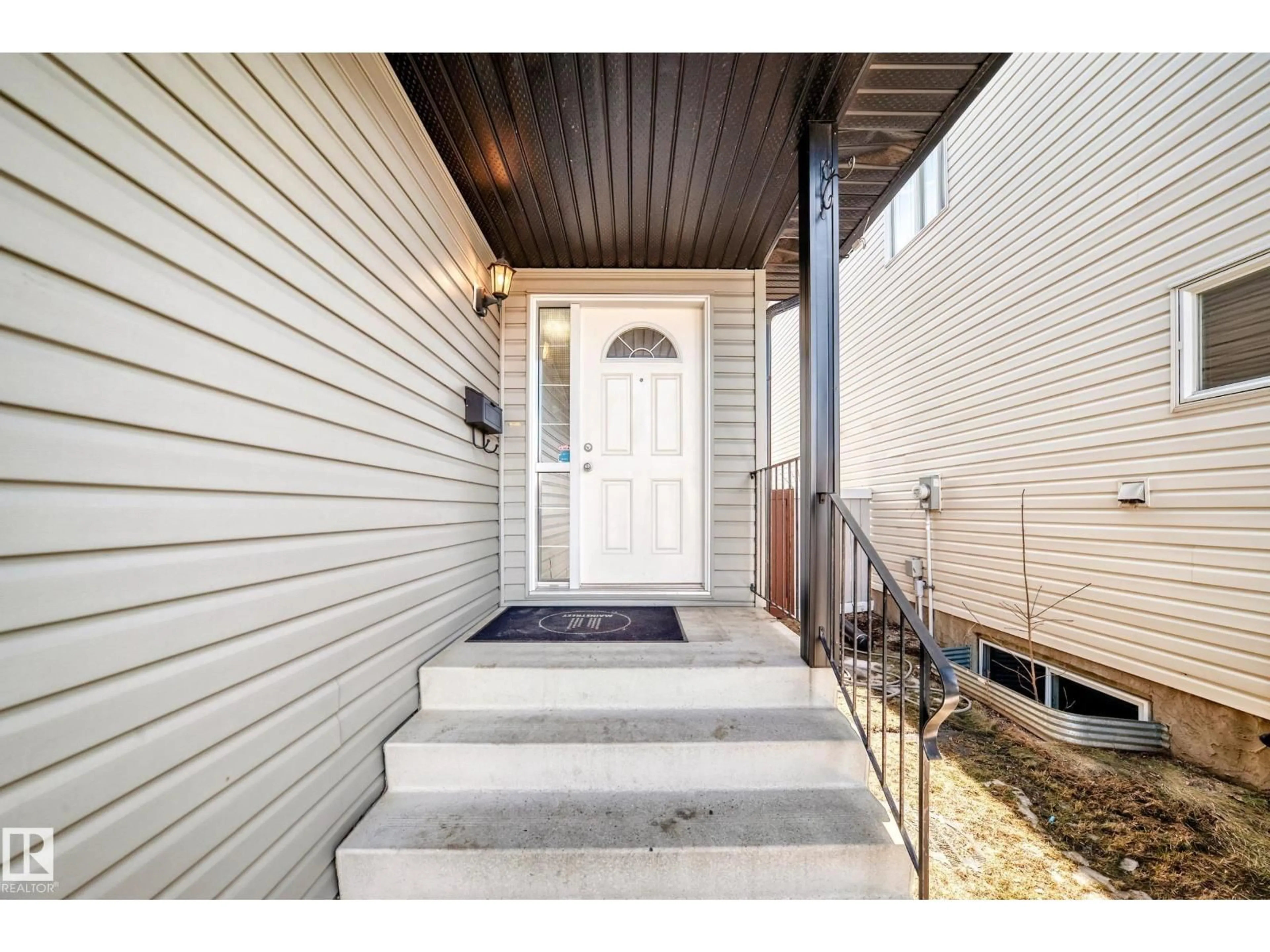 Indoor entryway for 11415 167A AV, Edmonton Alberta T5X0A7