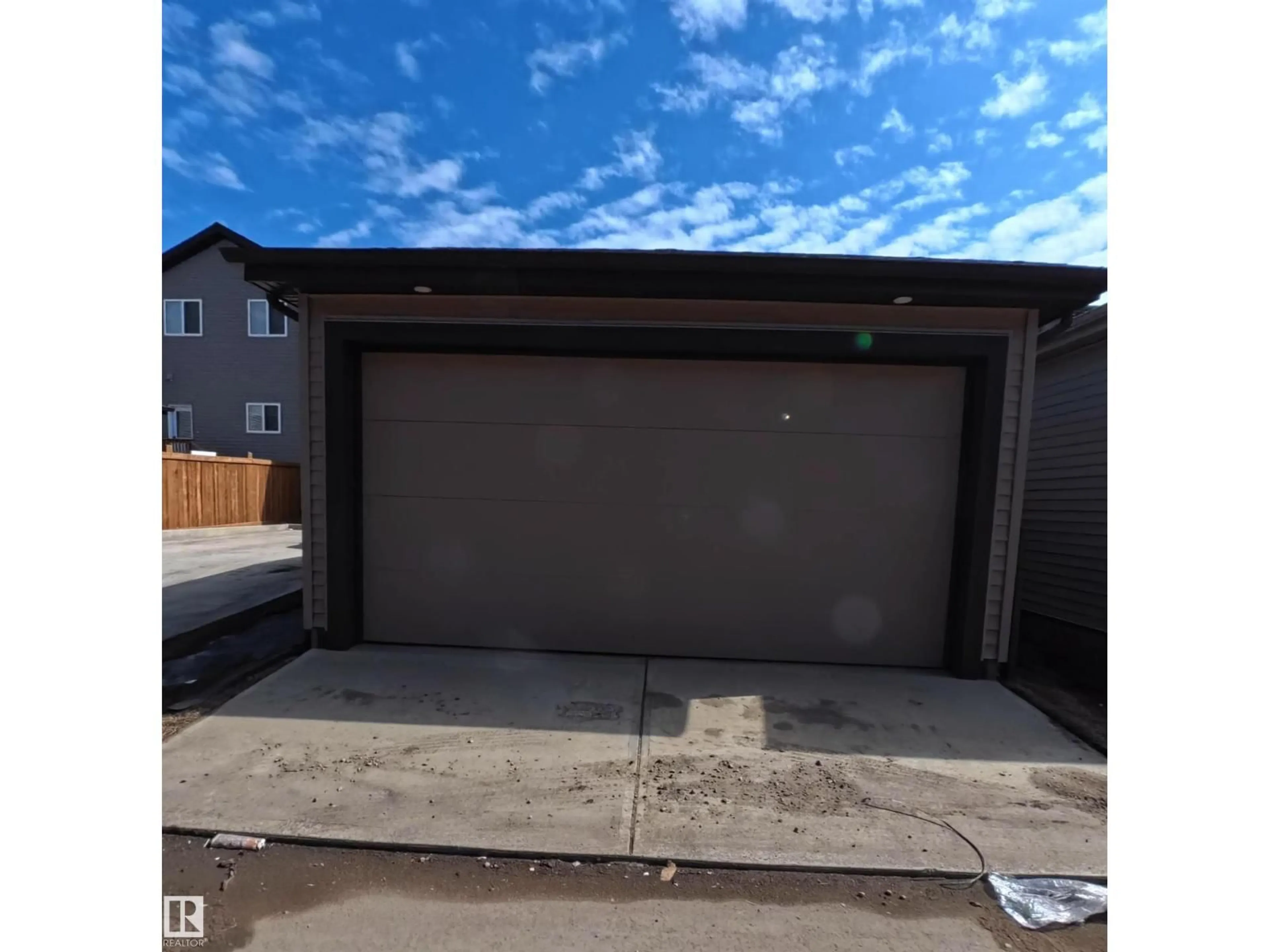 Indoor garage for SW - 120 28 ST, Edmonton Alberta T6X1A7