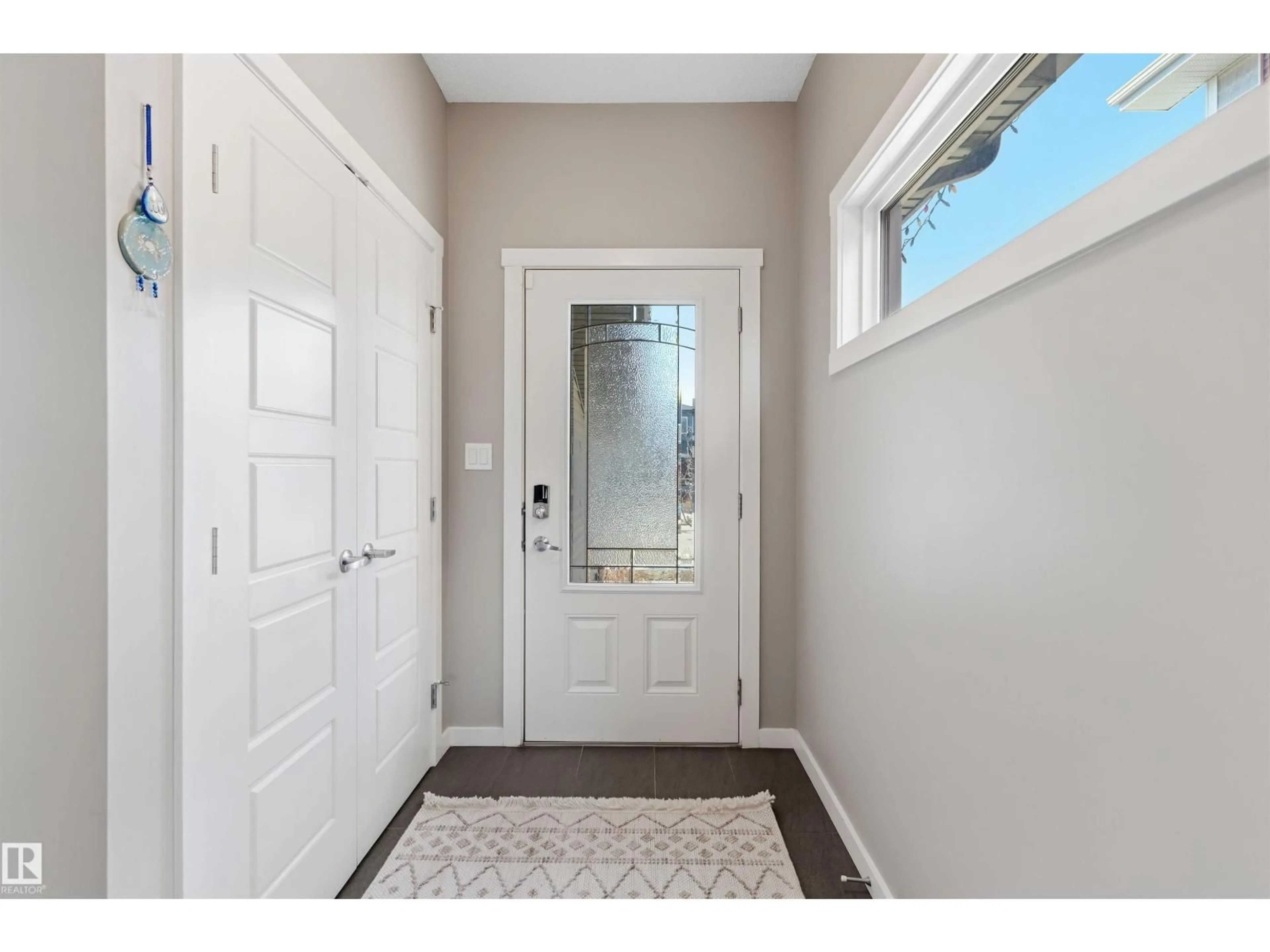 Indoor entryway for SW - 6006 19A AV, Edmonton Alberta T6X2A5