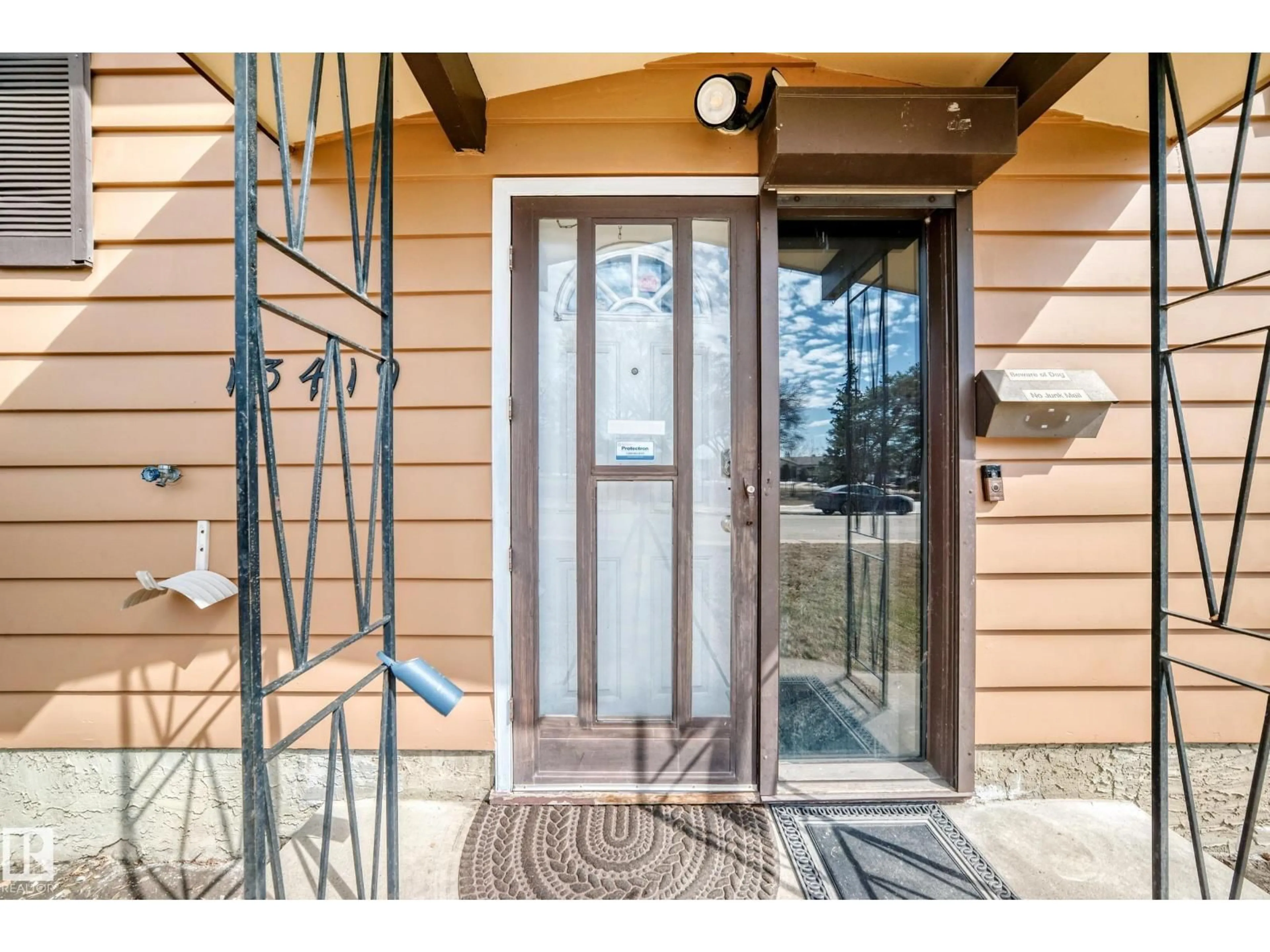 Indoor entryway for 13419 70 ST, Edmonton Alberta T5C0K2